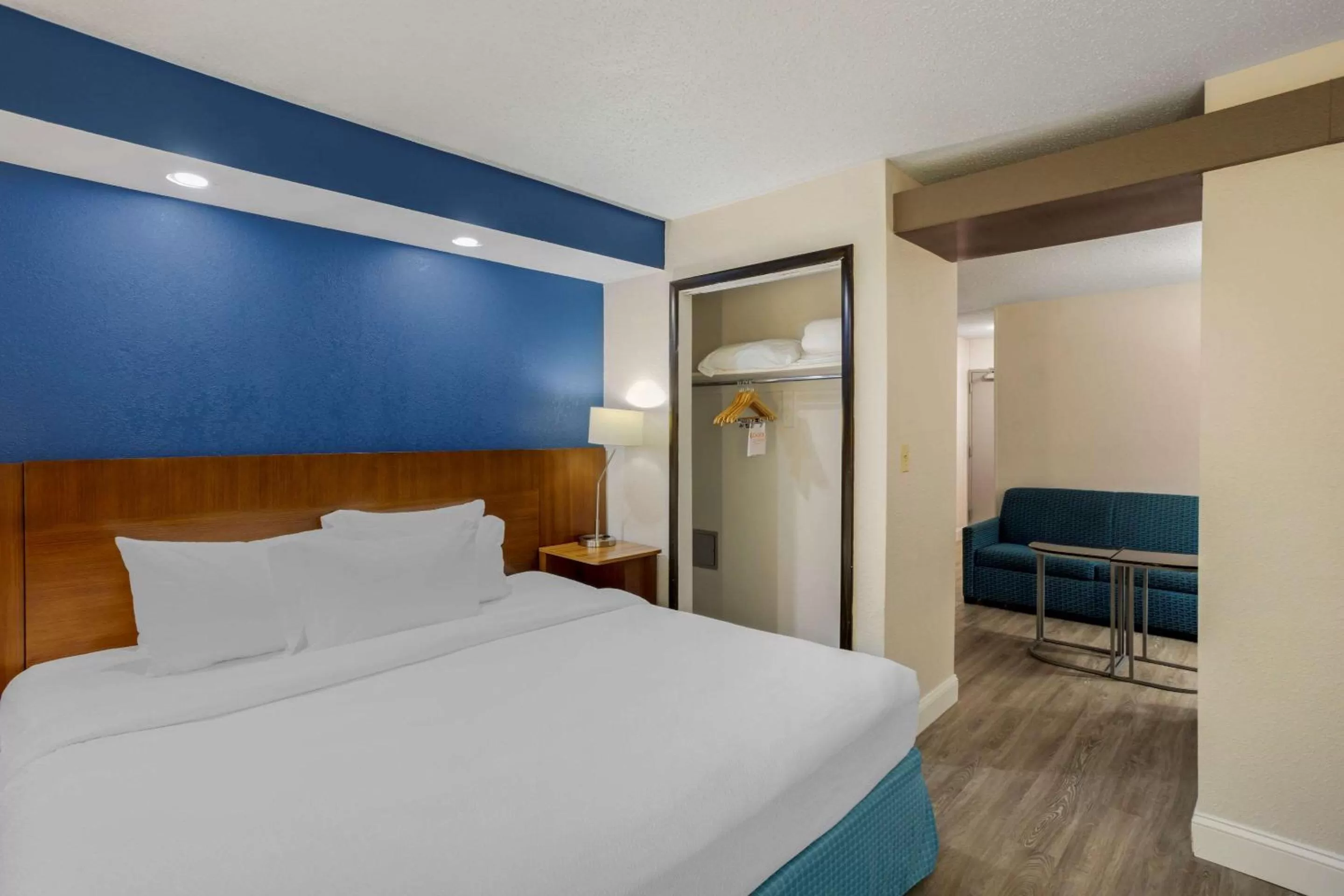 Bedroom, Bed in Comfort Inn & Suites Mt Laurel-Philadelphia