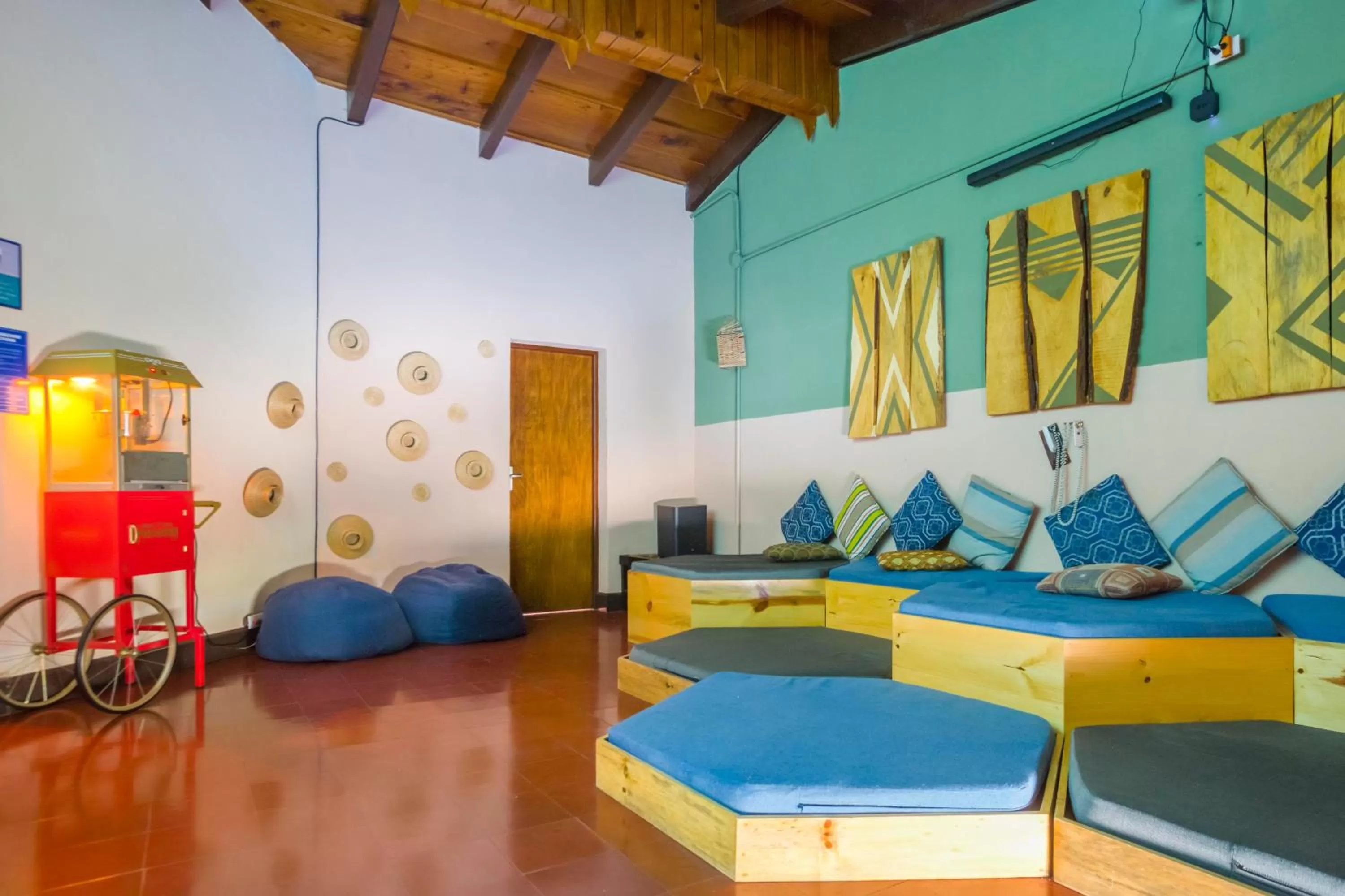 Communal lounge/ TV room in Socialtel Atitlan