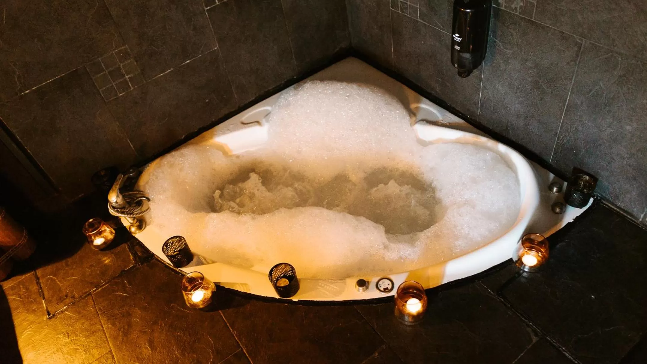 Hot Tub in Hospedería Ballesteros