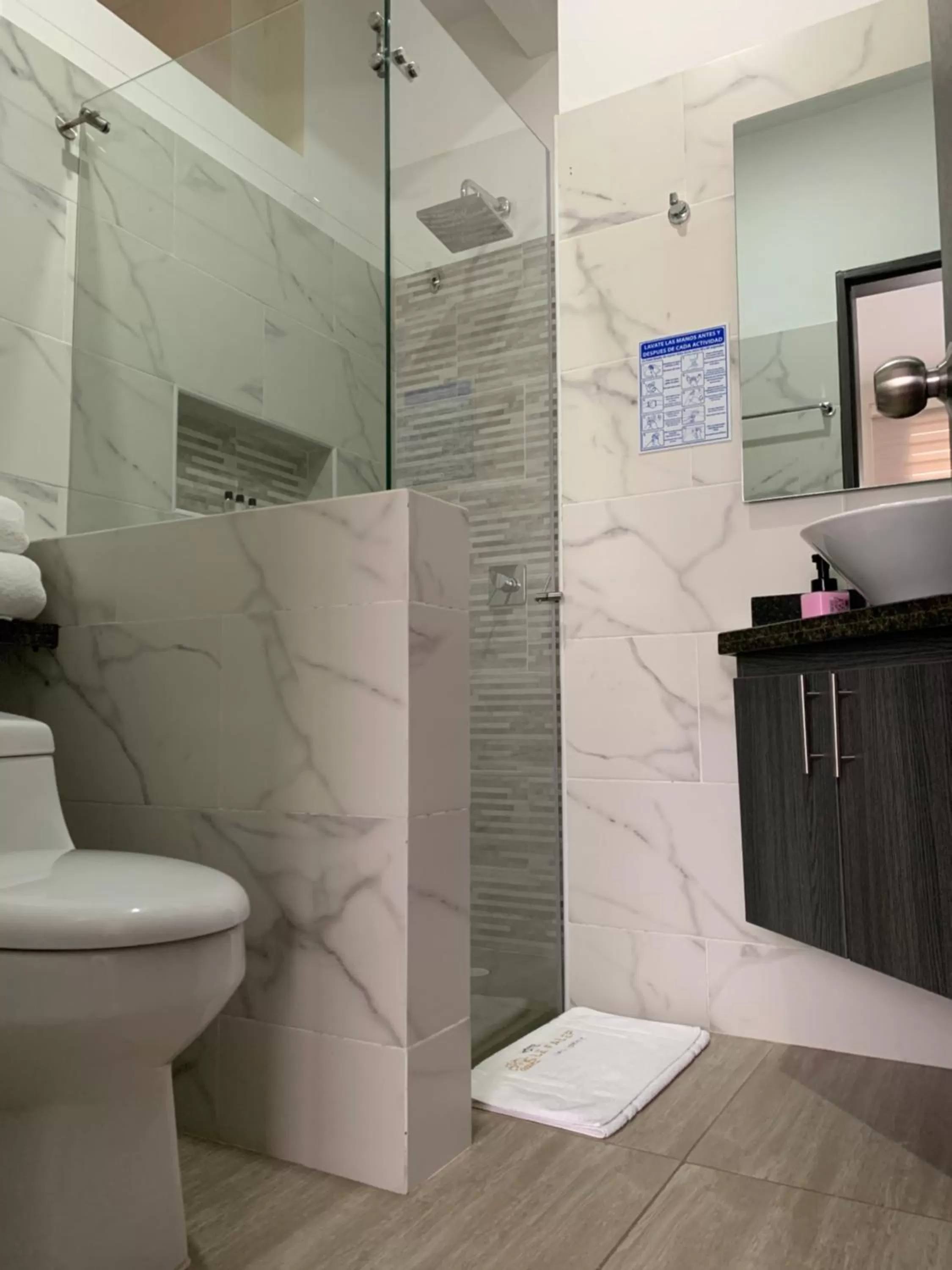 Bathroom in Hotel Le Falep