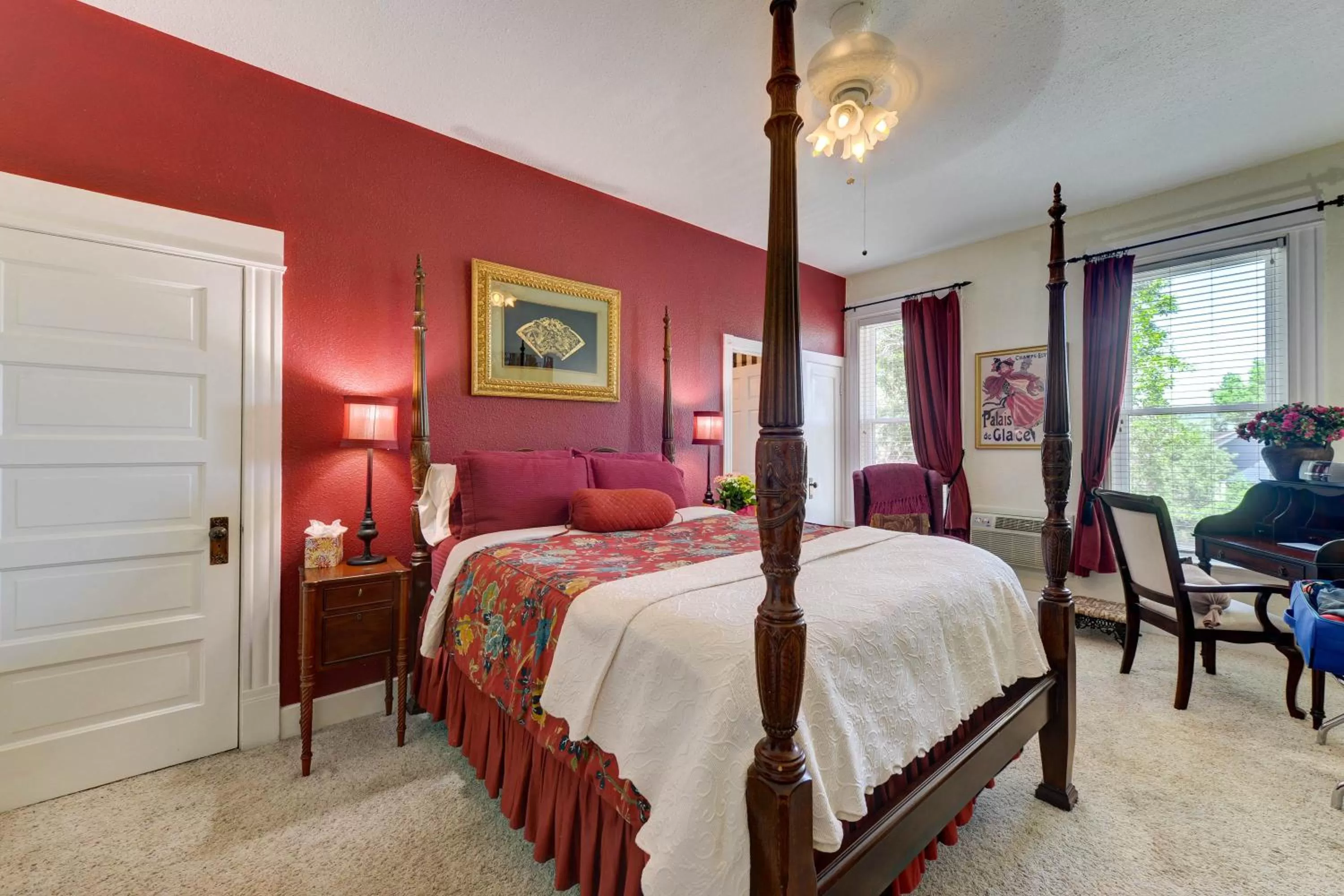 Bedroom, Bed in The St. Mary's Inn, Bed and Breakfast