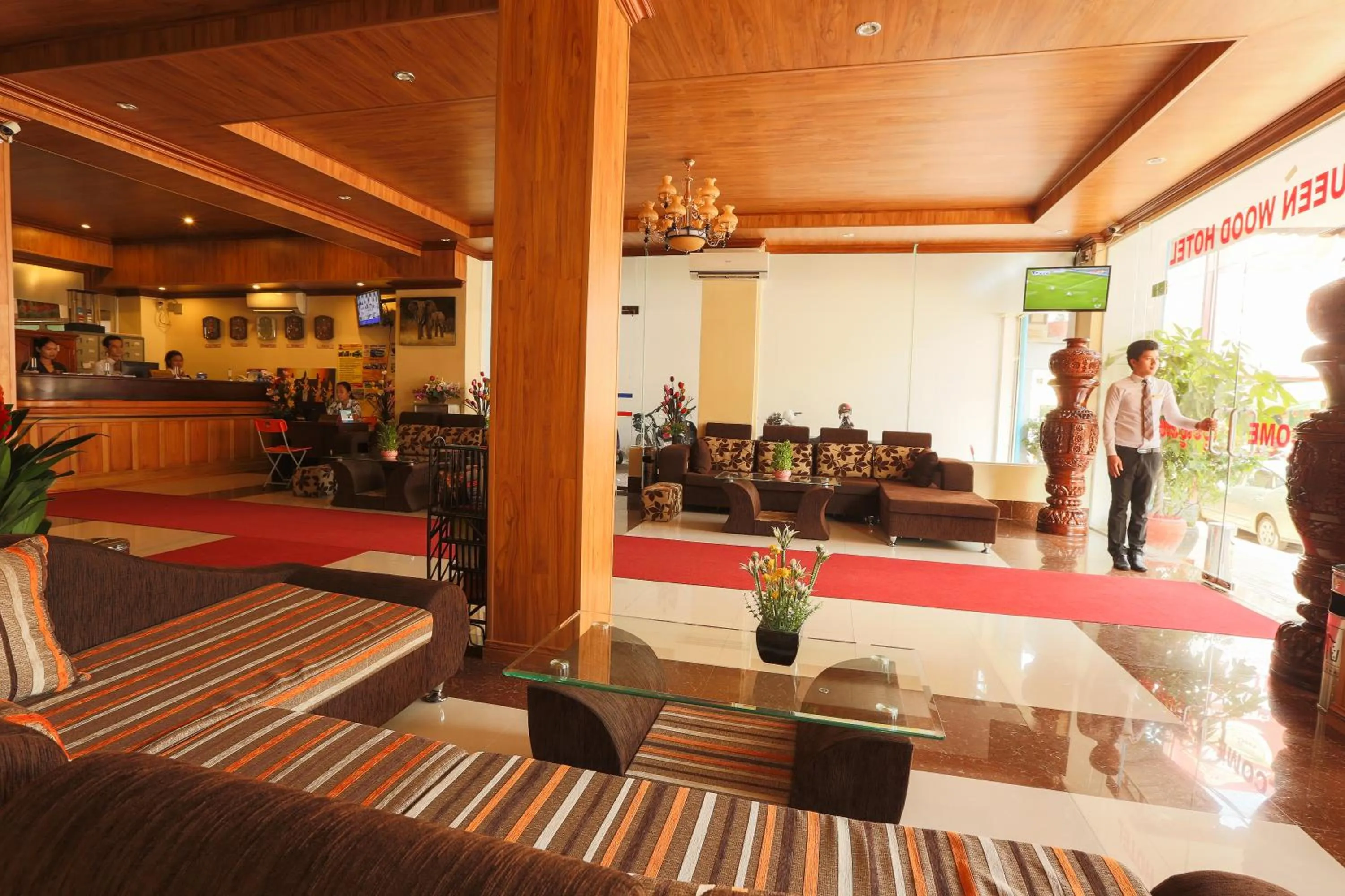 Lobby or reception in Queenwood Hotel