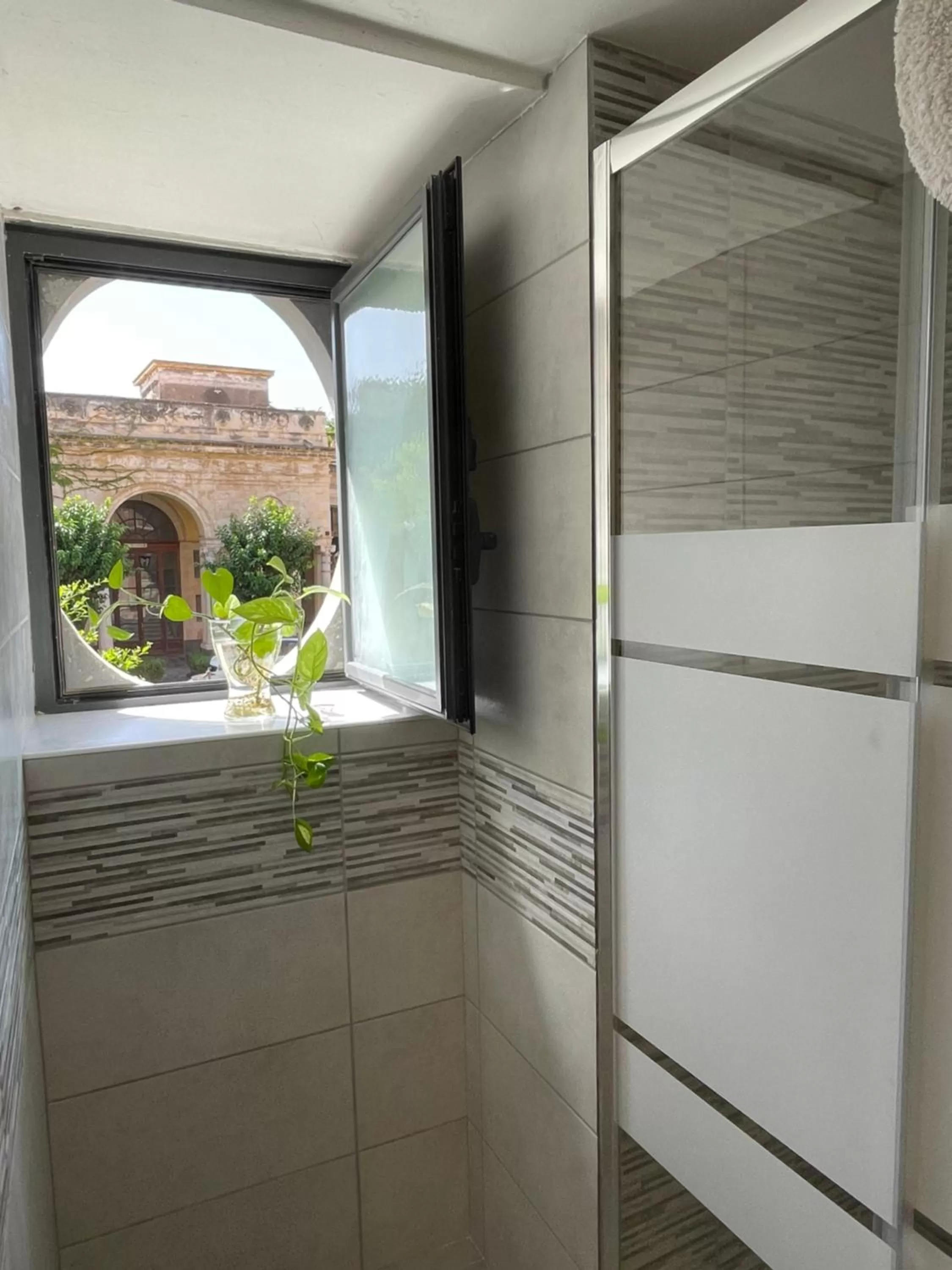 Bathroom in Bed and Books Isabella