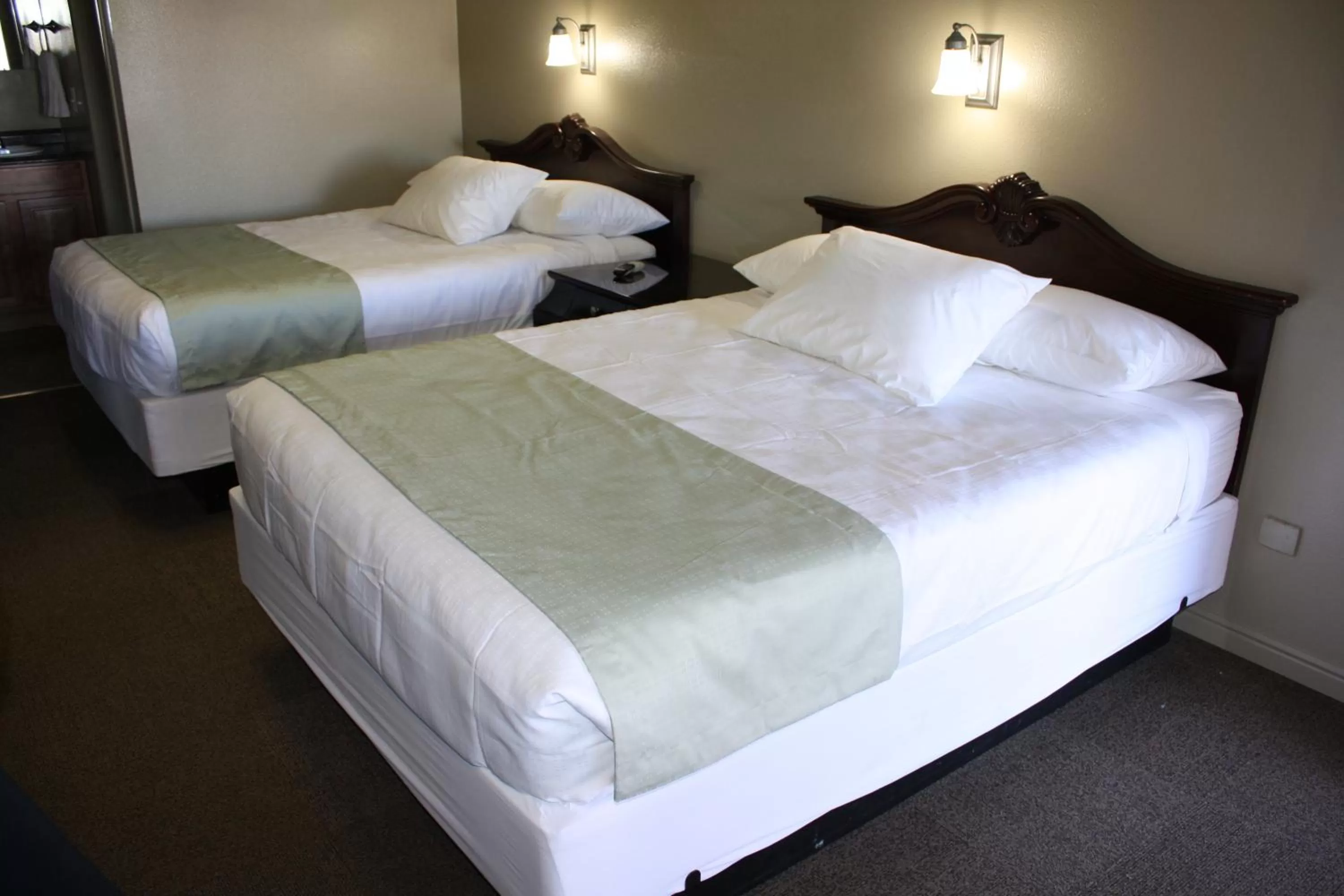 Bed in Gateway Inn