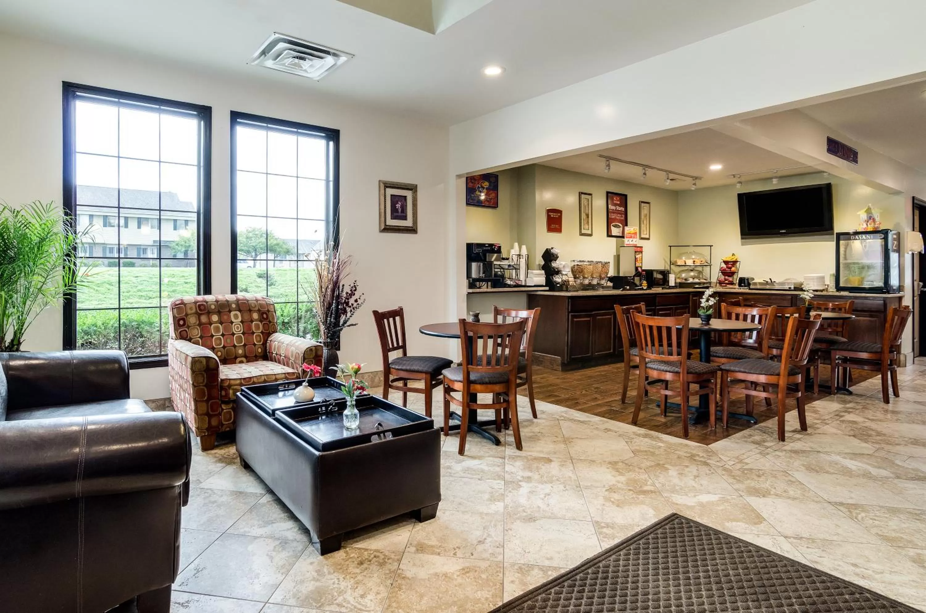 Dining area in Econo Lodge University