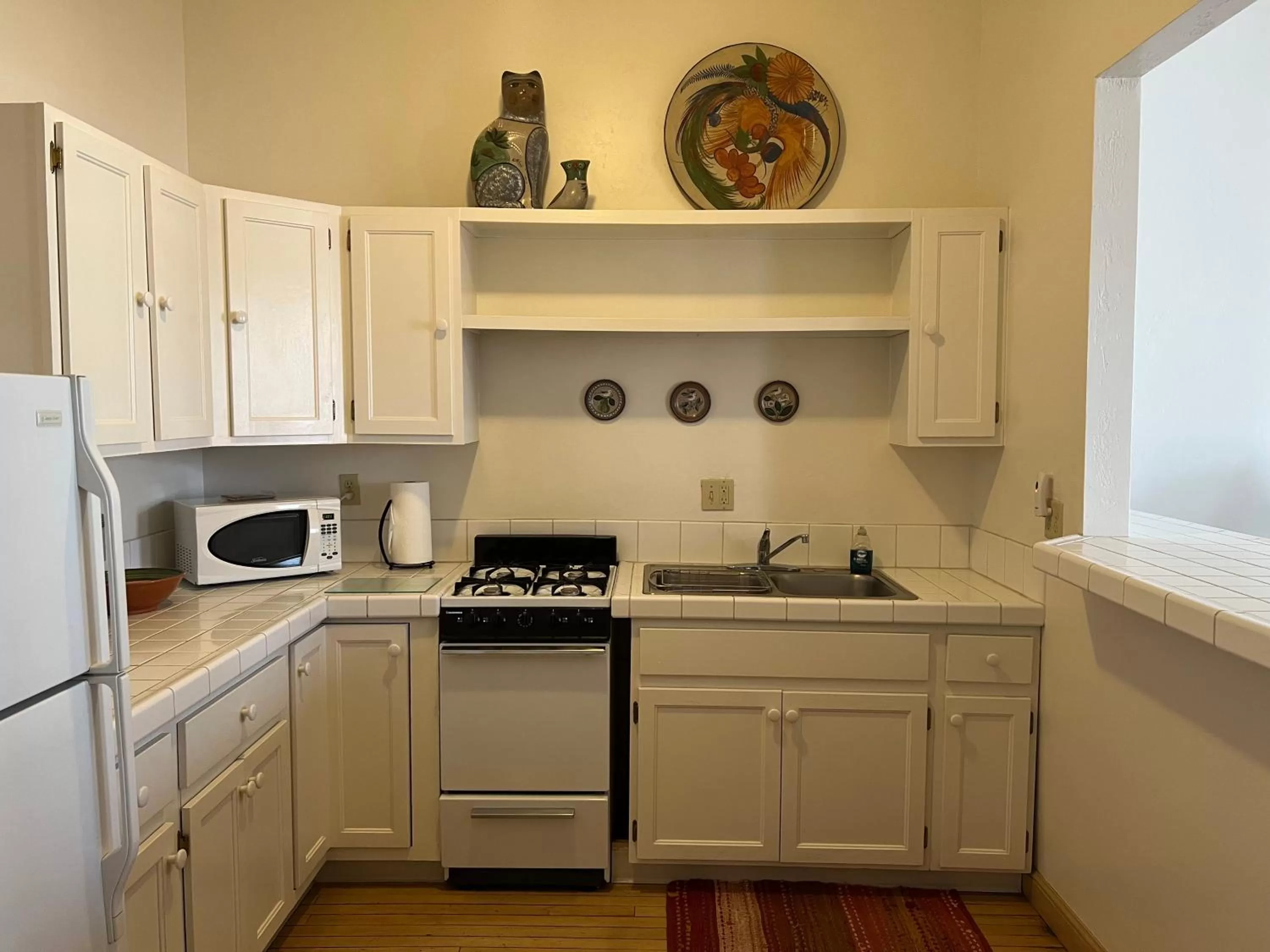 Kitchen or kitchenette in Canyon Rose Suites