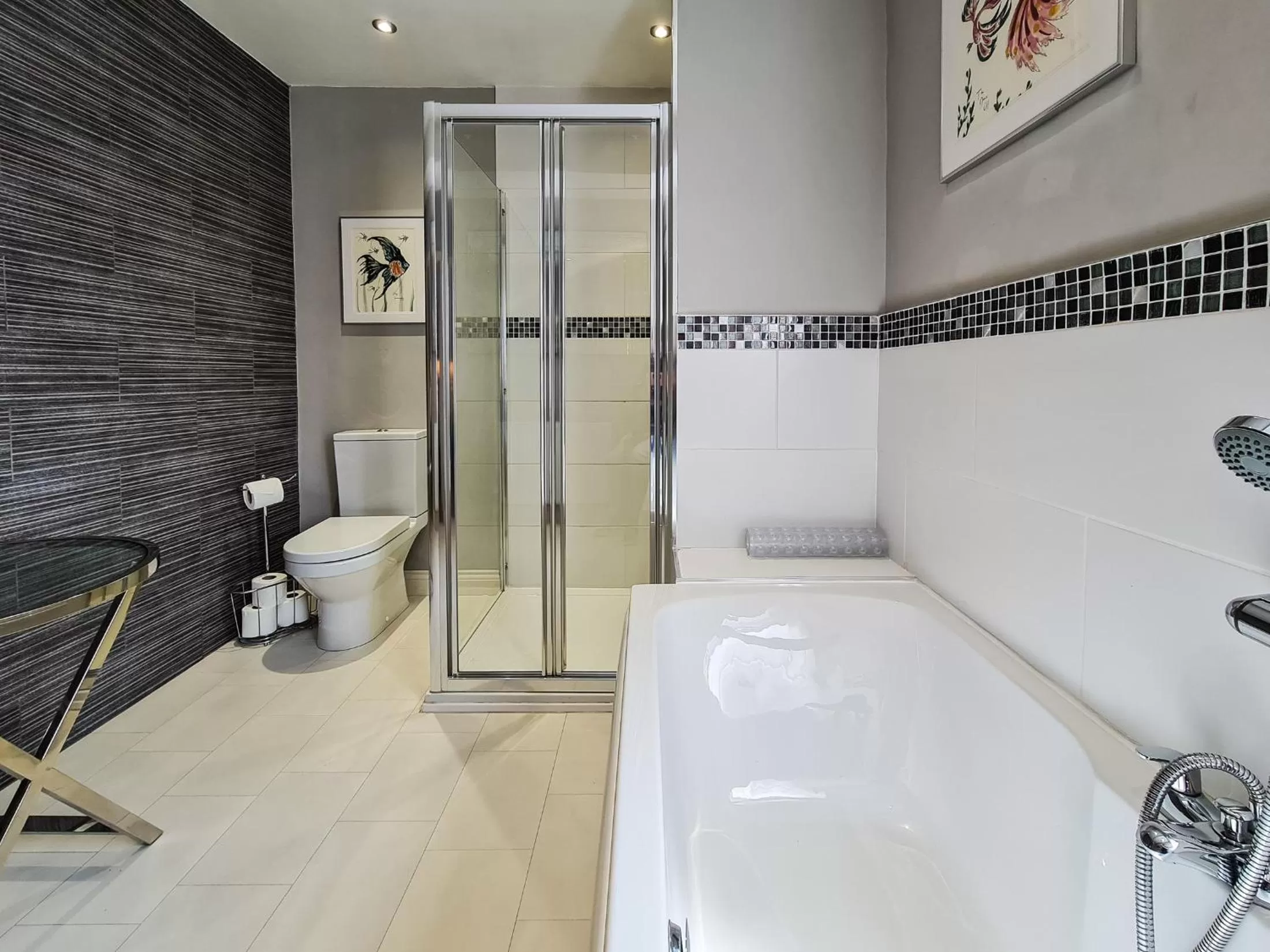 Shower in Grantham Arms