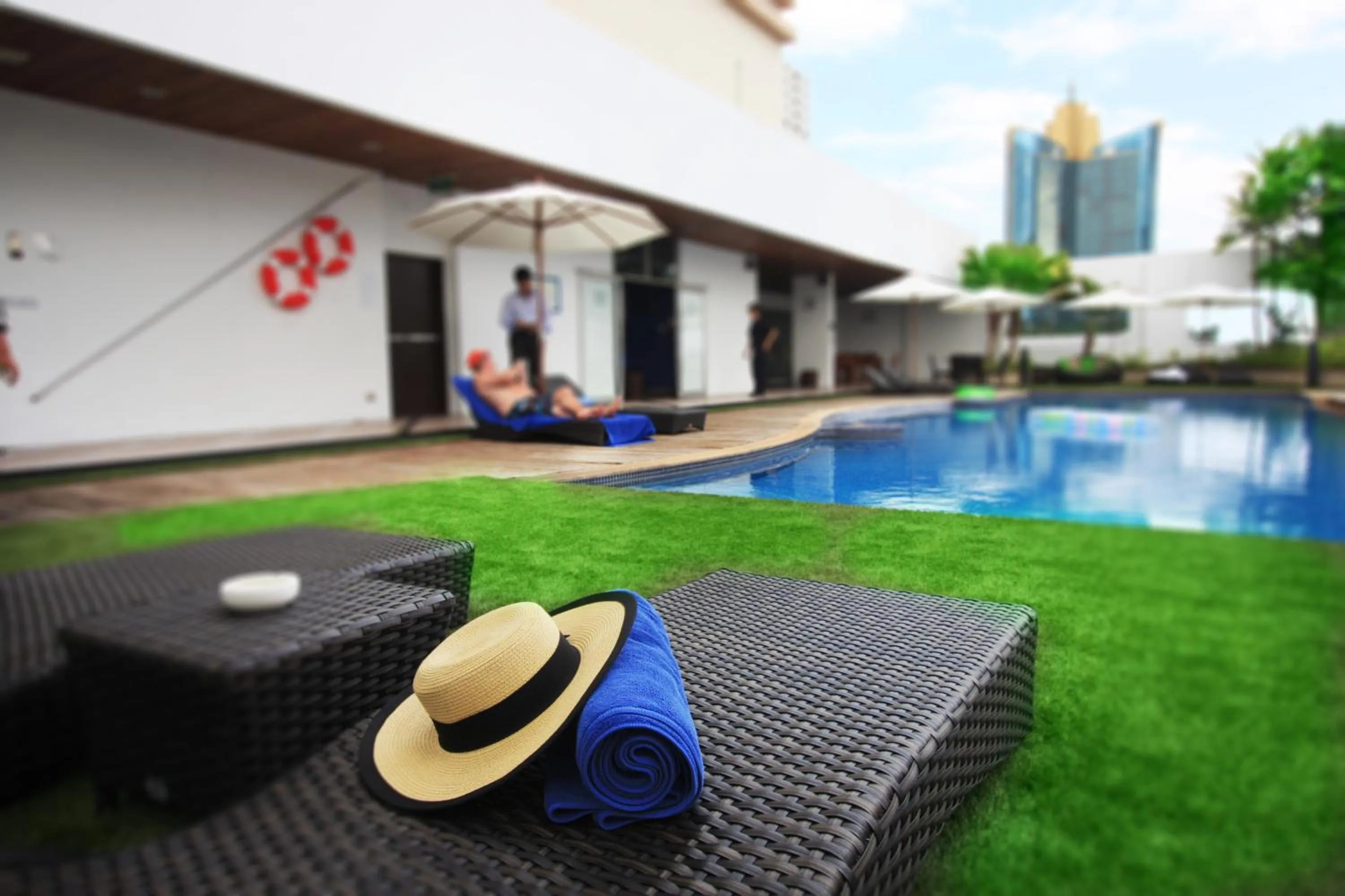 Swimming pool in Grand Mercure Bangkok Asoke Residence