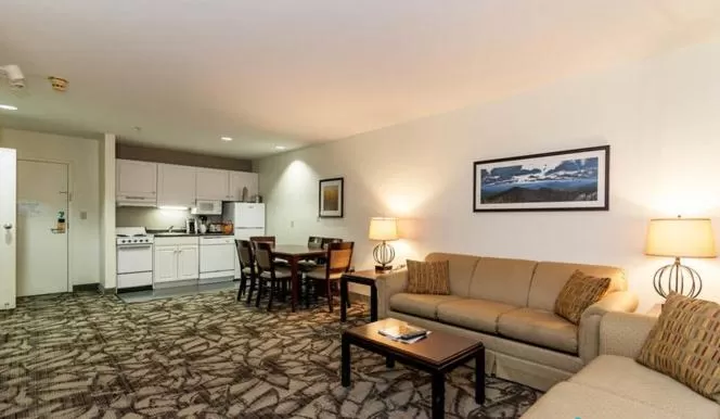 Living room in Grand Summit Hotel at Attitash