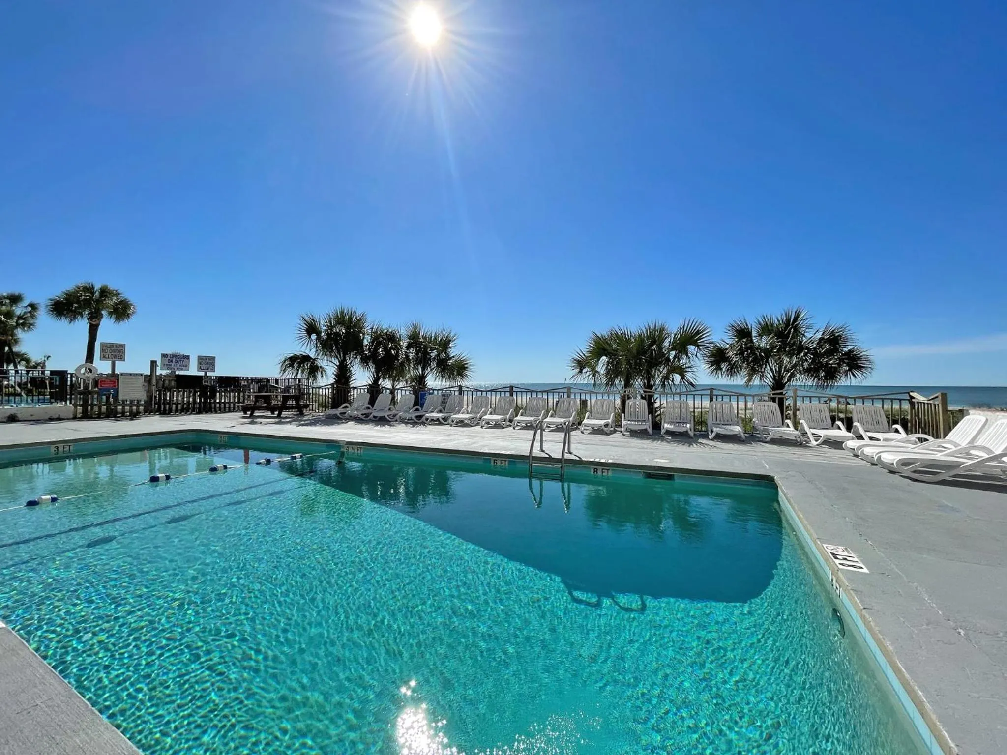 Swimming pool in Ocean Plaza Motel