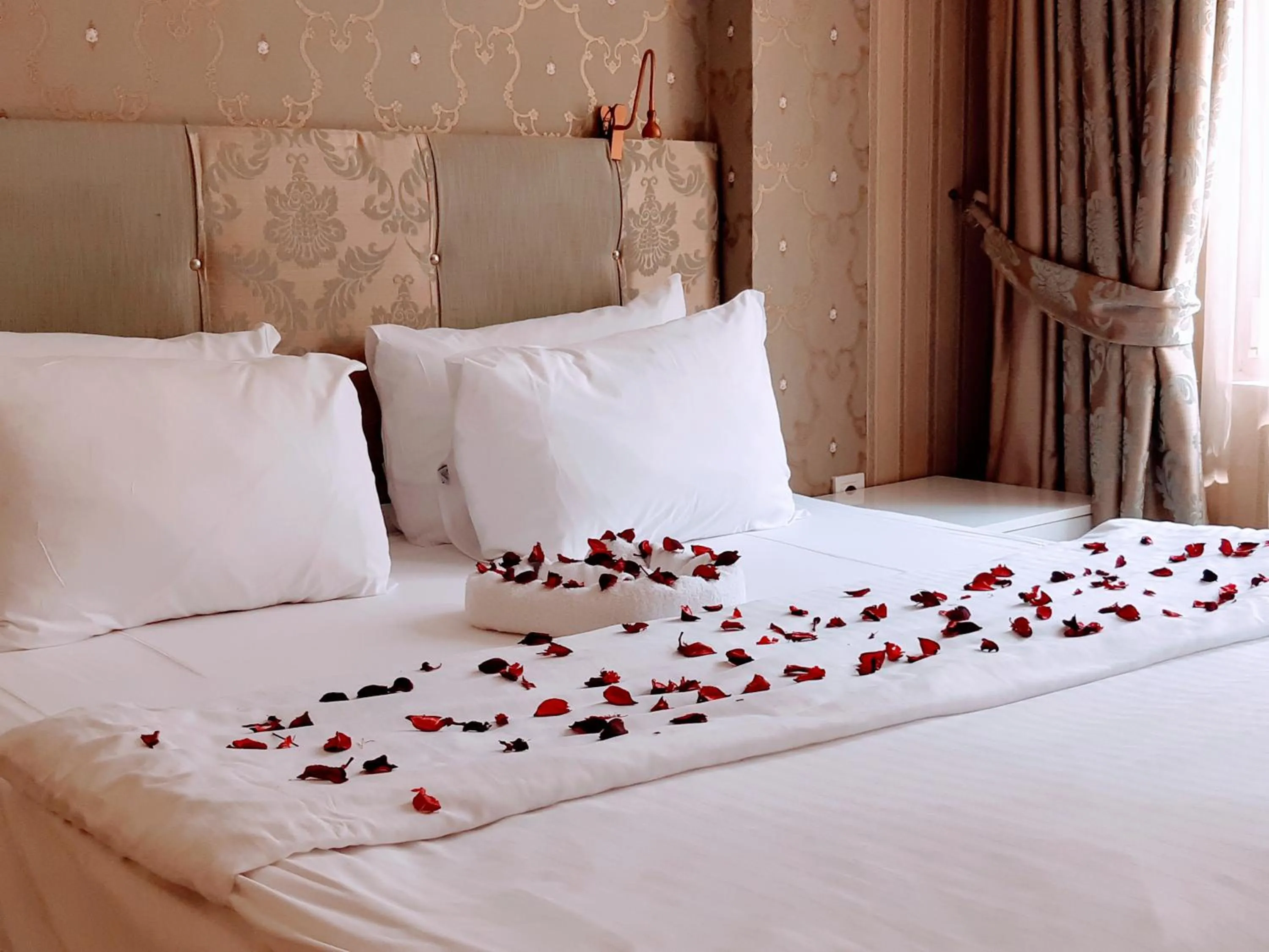 Bed in Walnut Shell Hotel