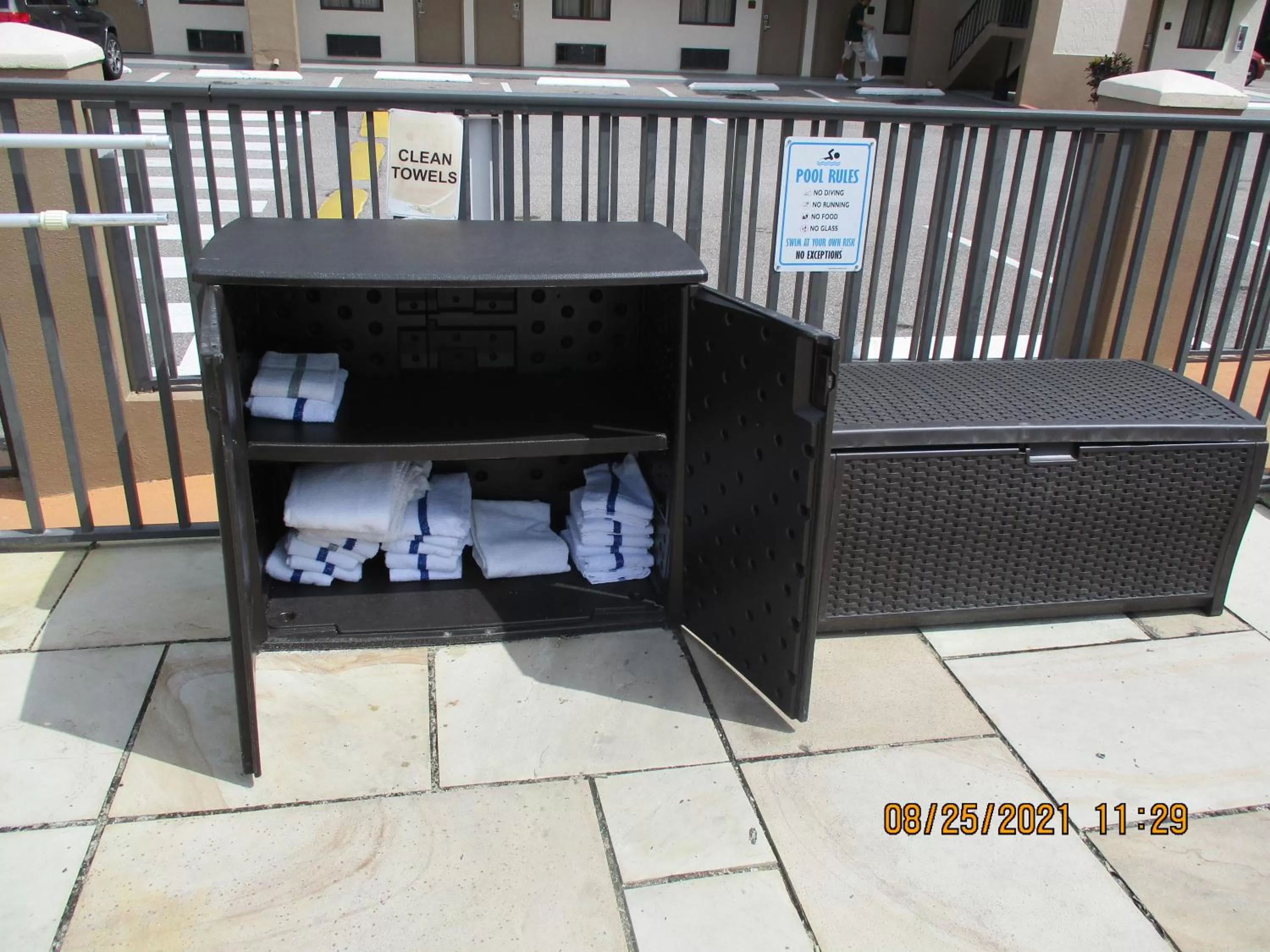 Swimming pool in Quality Inn & Suites Kissimmee by The Lake