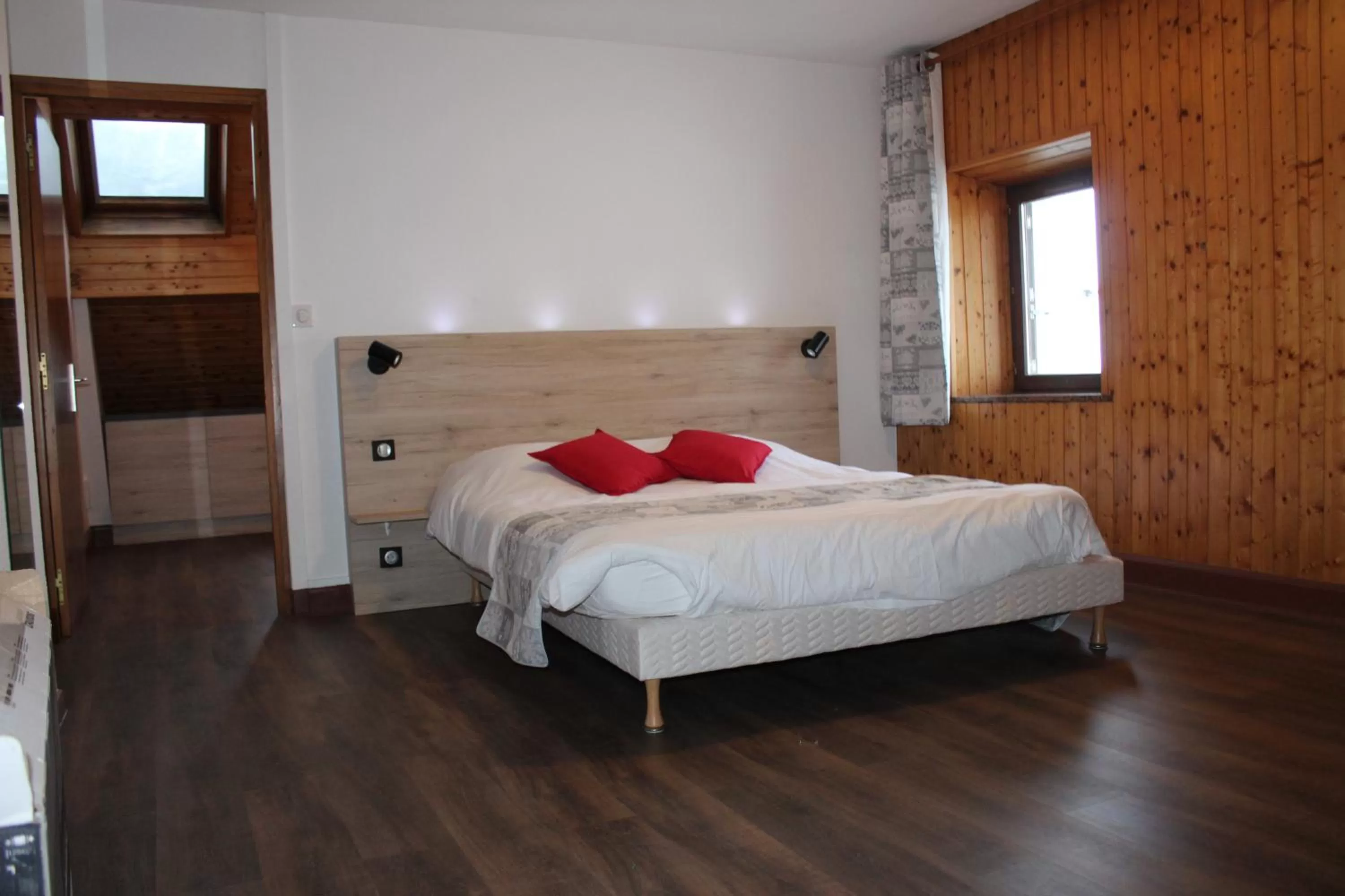 Bedroom, Bed in Hotel Restaurant Du Haut Du Roc