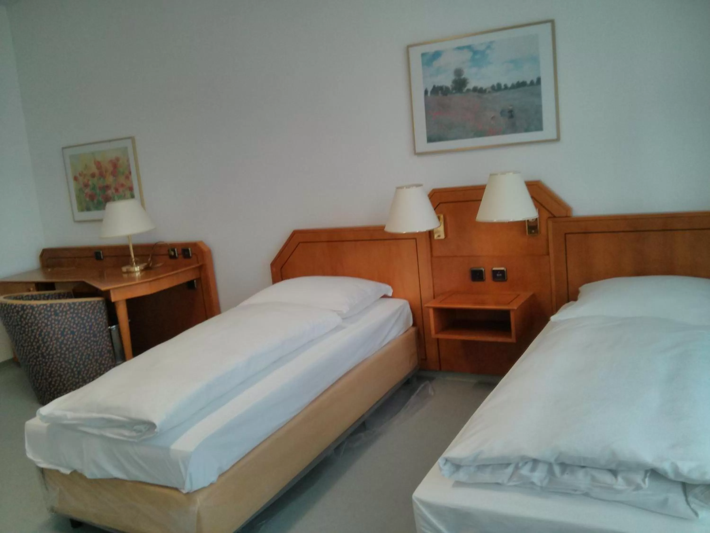 Bed in Willy Hotel Frankfurt