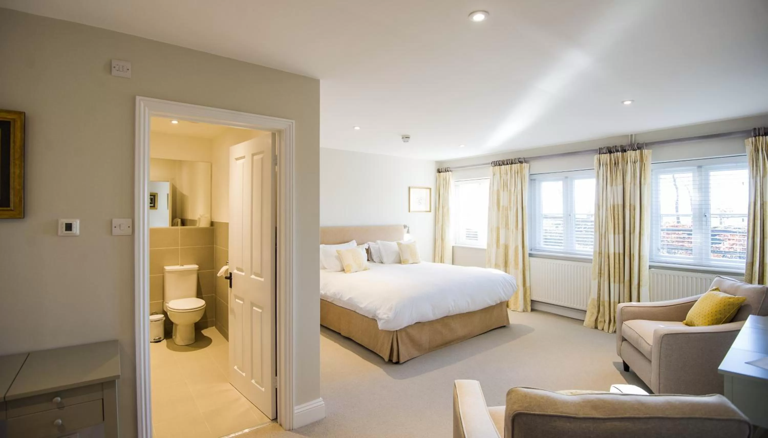 Bedroom, Bed in Cowdray Lodge B&B rooms