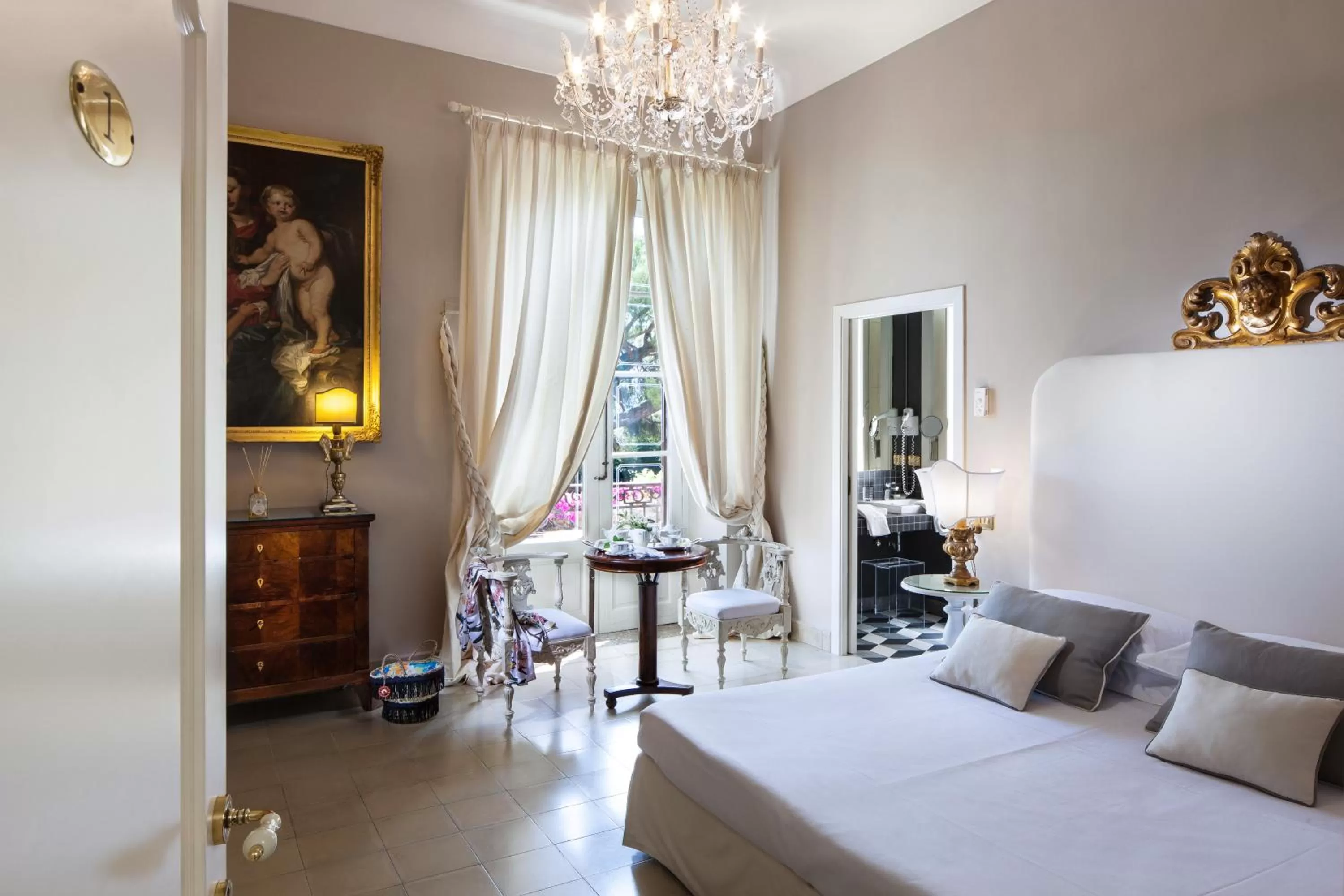 Photo of the whole room, Bed in Hotel Villa Taormina