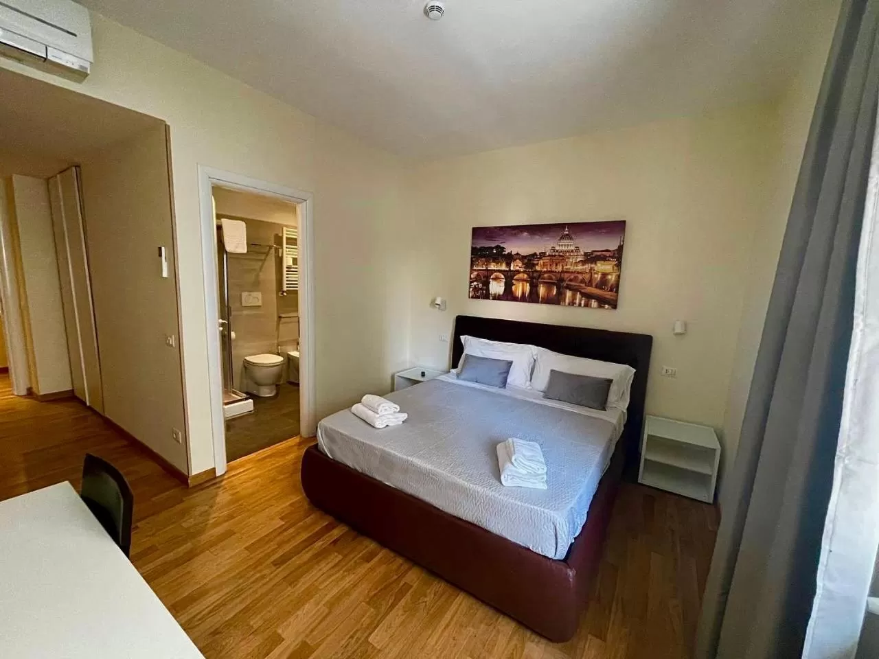 Bed in Rienzo Vatican Suites