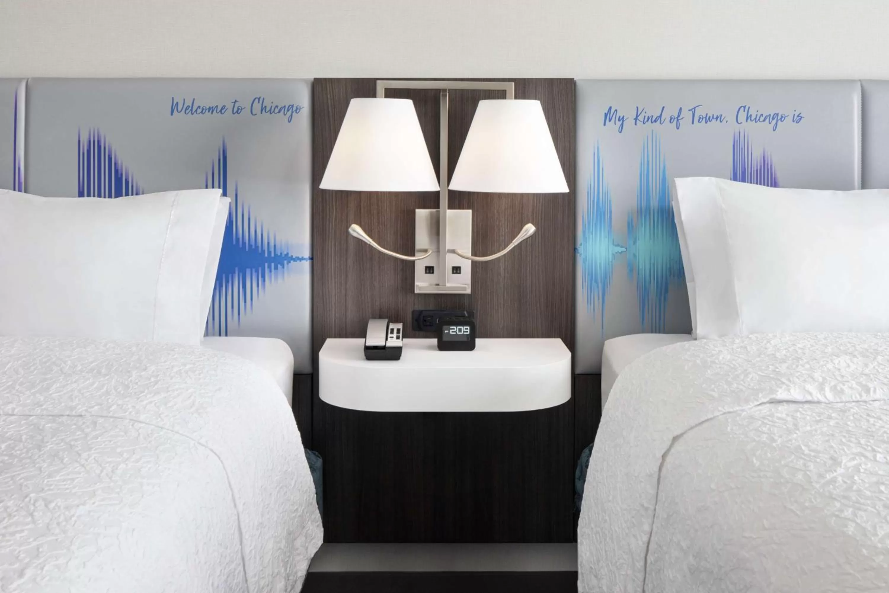 Bed in Hampton Inn & Suites Bridgeview Chicago, Il