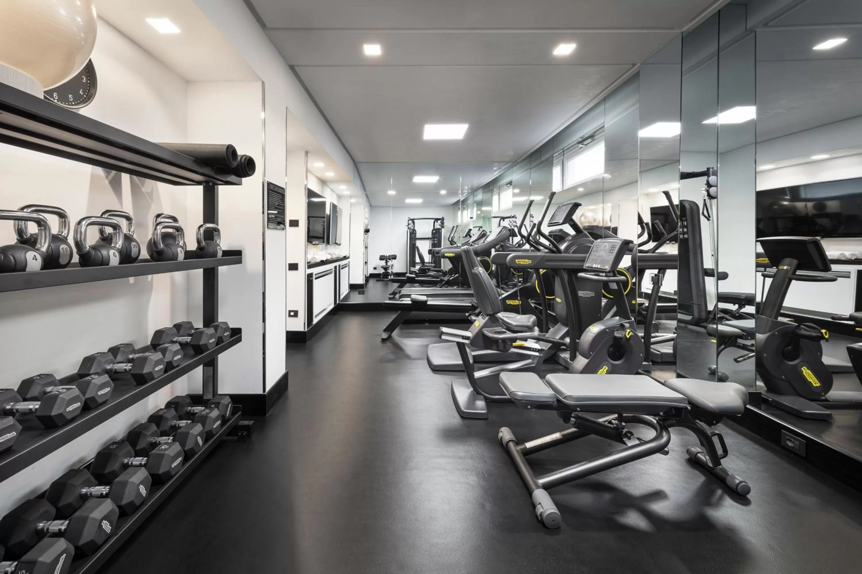 Fitness centre/facilities in LHP Napoli Palace & SPA