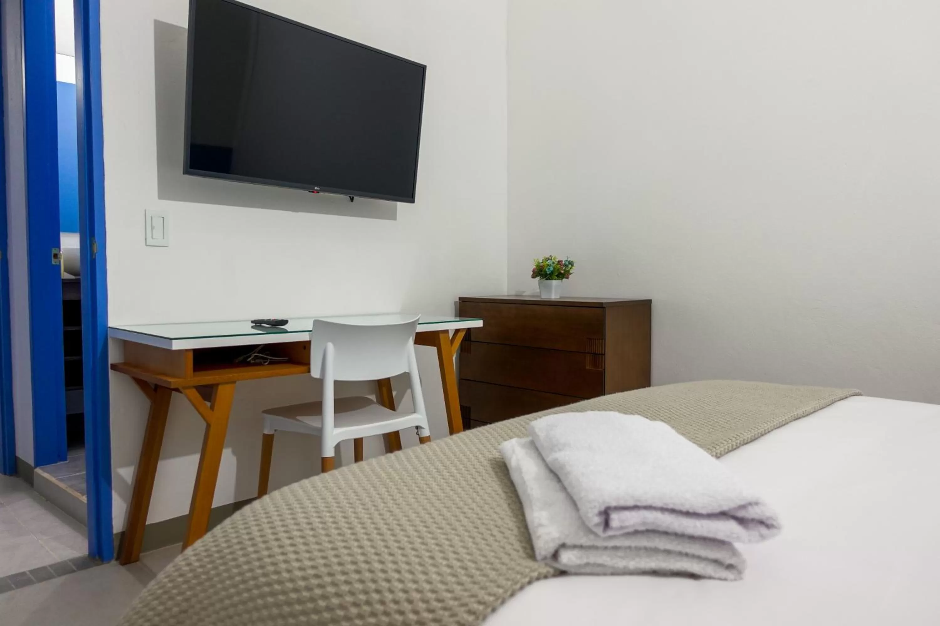 Bedroom, Bed in Hotel Azulado Jericó