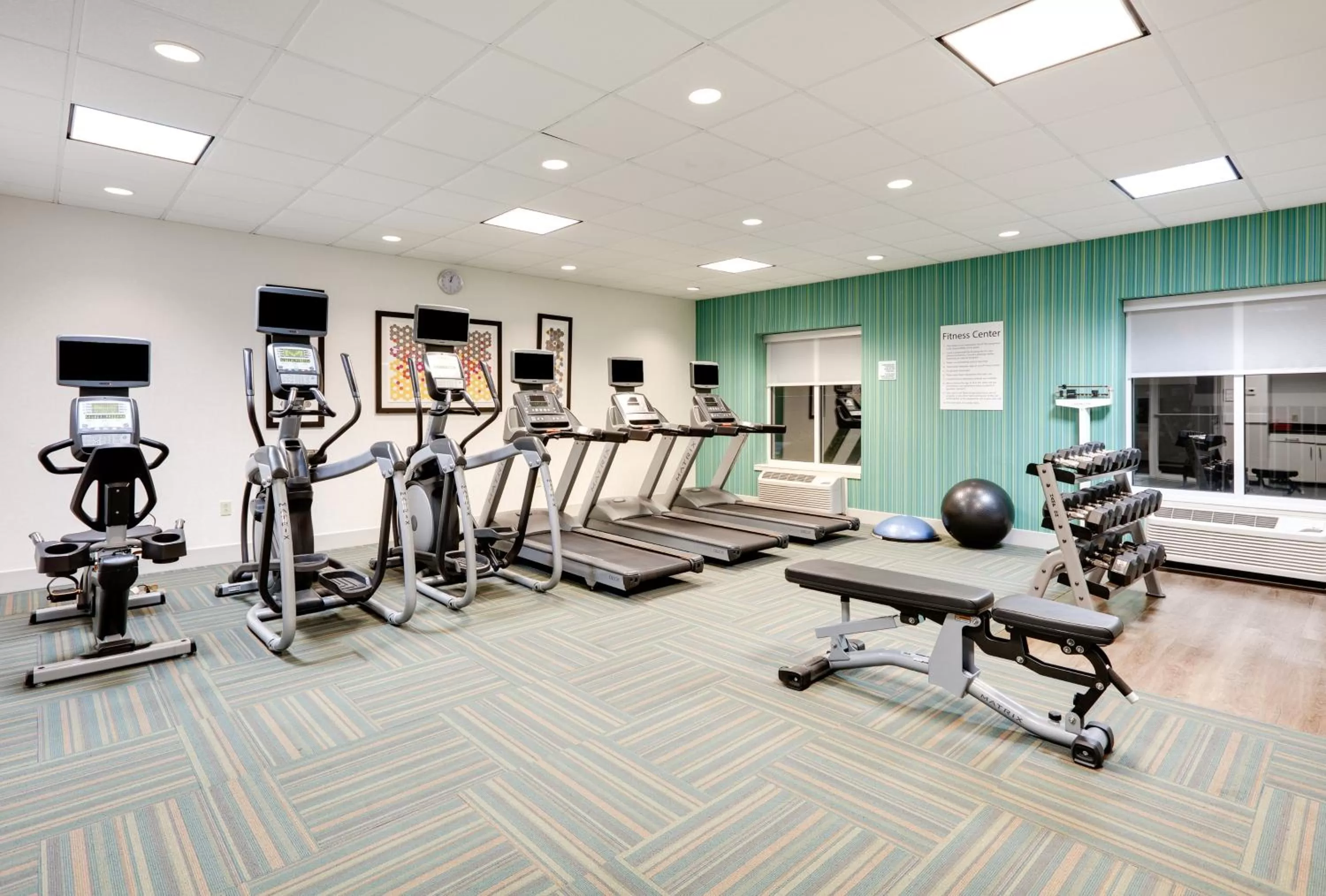 Fitness centre/facilities in Holiday Inn Express Hotel & Suites Dublin by IHG
