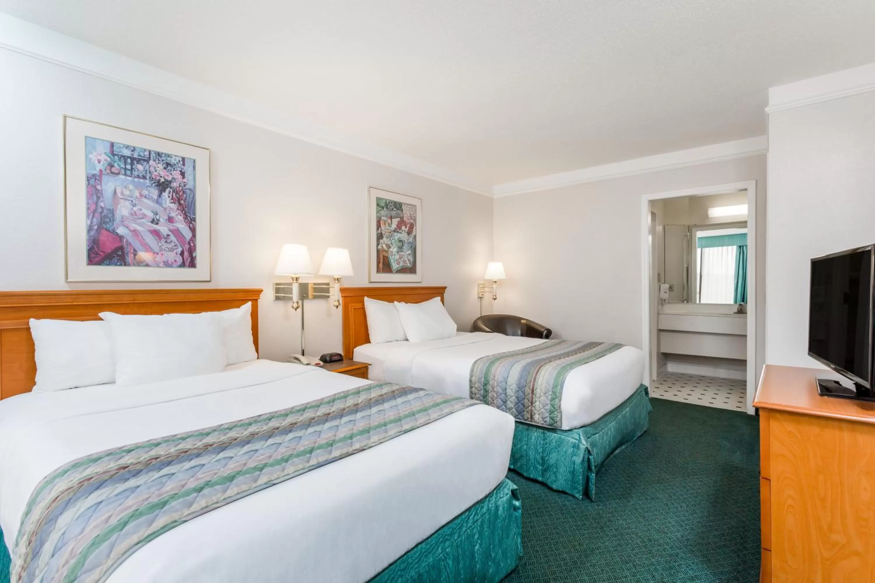 Photo of the whole room, Bed in Extended Stay America Suites - Bristol