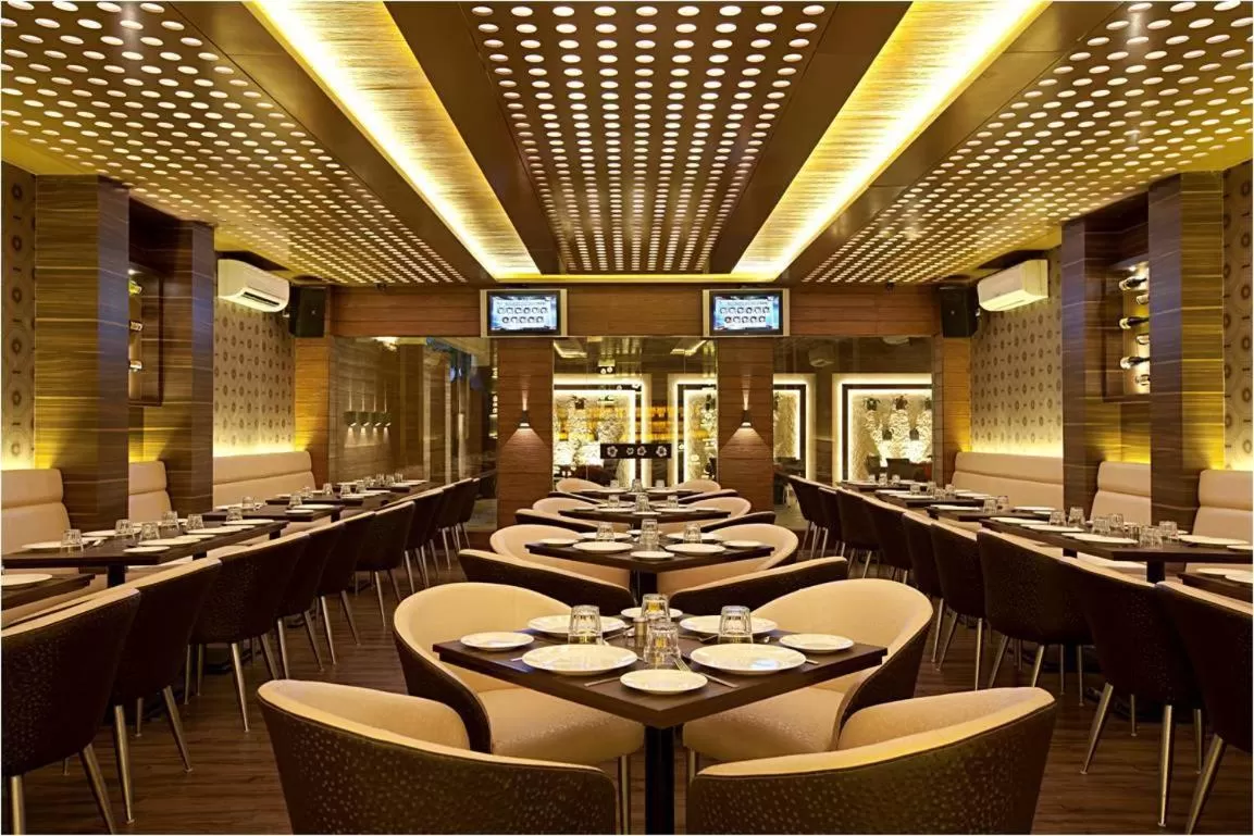 Restaurant/places to eat in Hotel Plaza