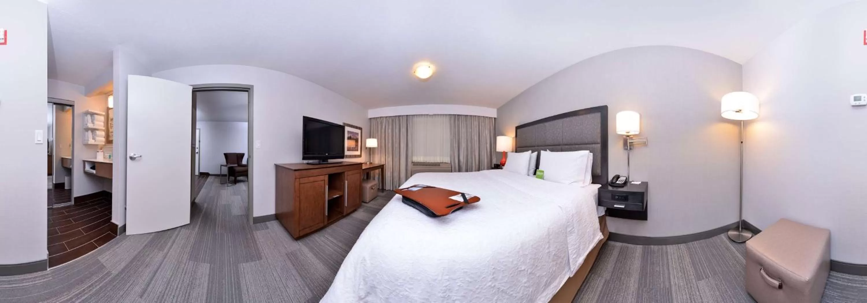 Photo of the whole room, Bed in Hampton Inn & Suites by Hilton Calgary University NW