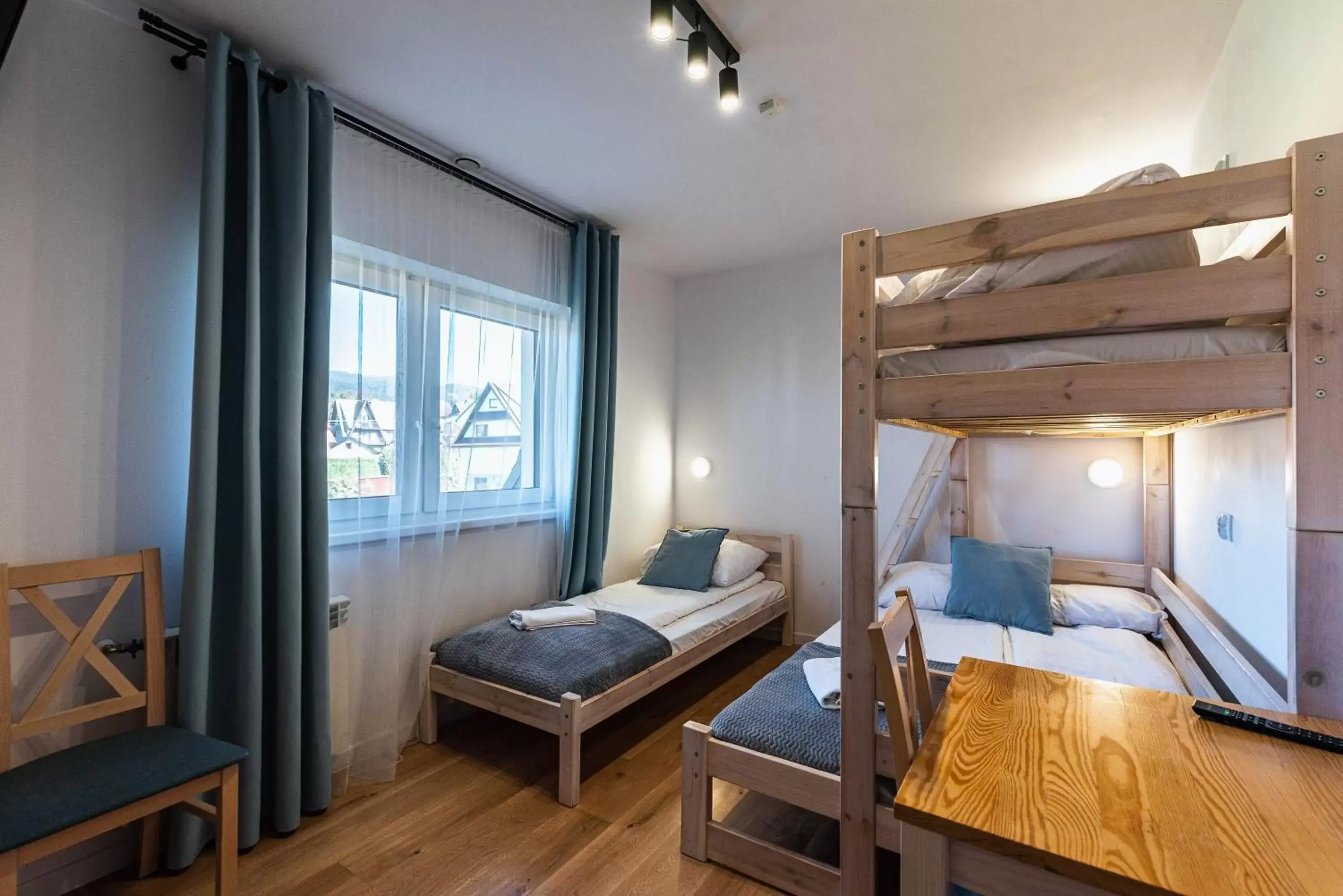 Triple Room with Bathroom in Willa ŻeglarSki Triple Room with Bathroom in Willa ŻeglarSki