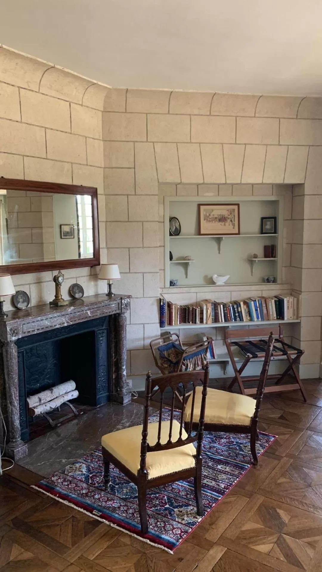 Living room in Le Manoir de Beaumarchais