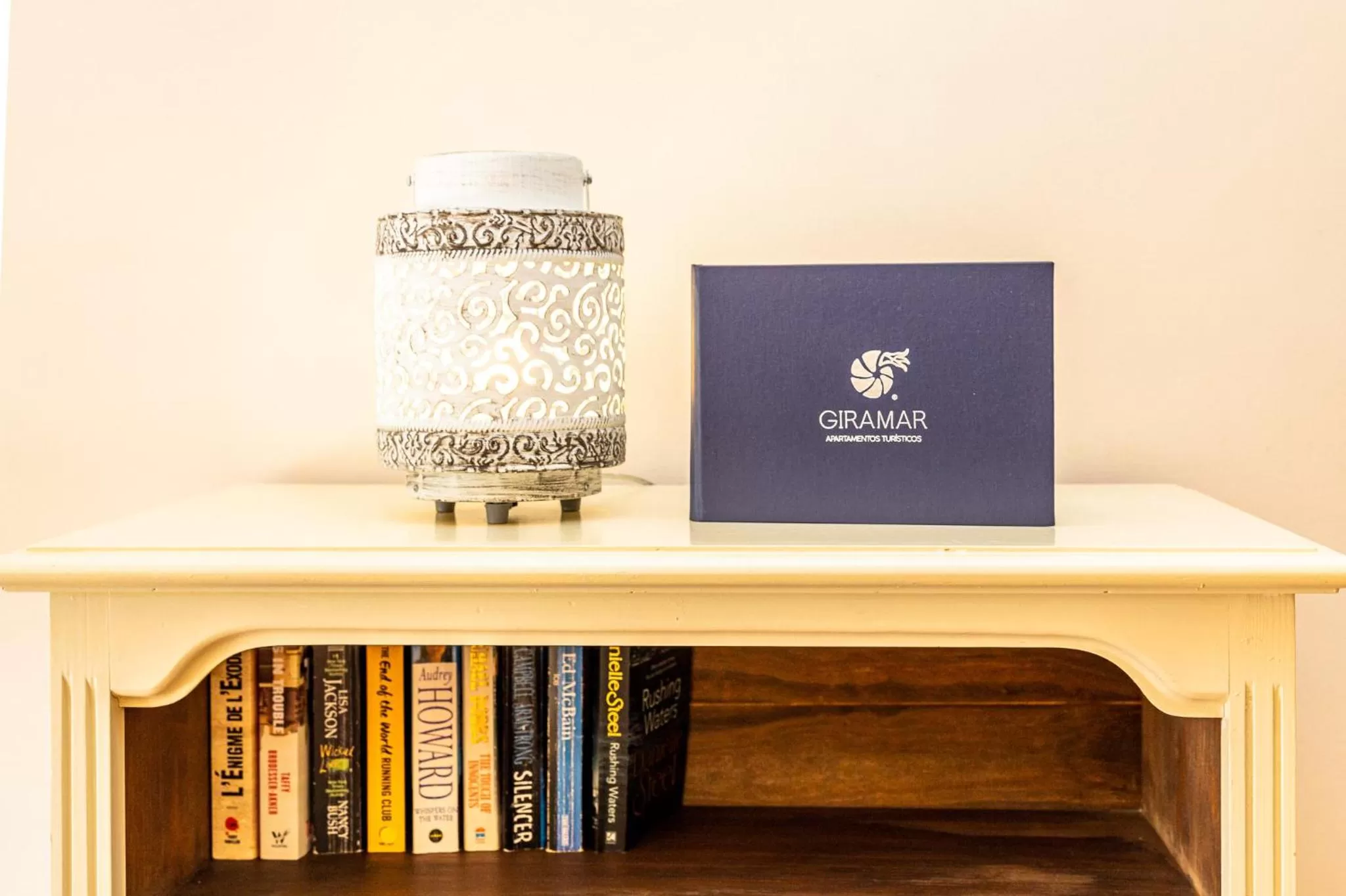 Library in Giramar Apartamentos Turisticos