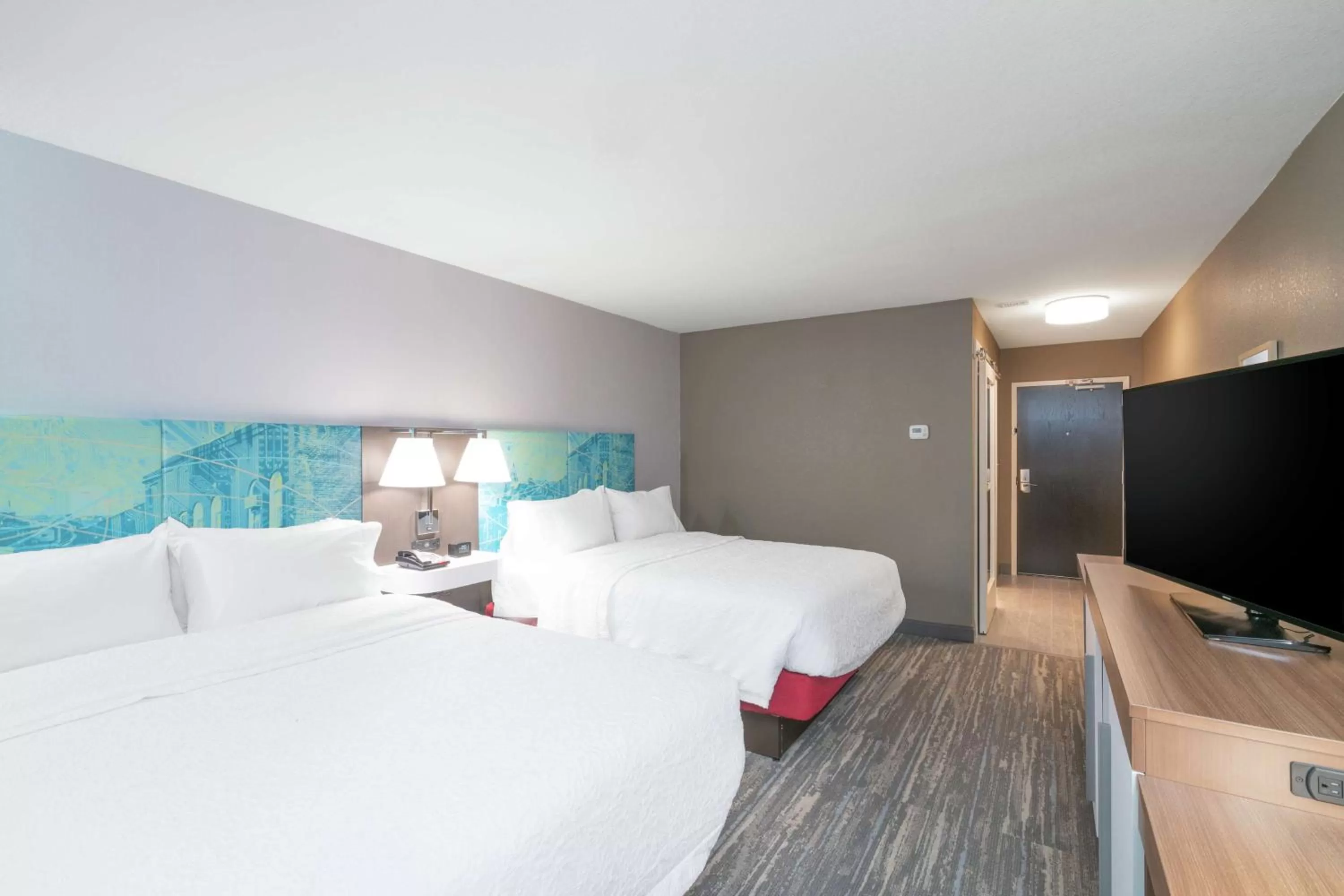 Bedroom, Bed in Hampton Inn Weston, WV