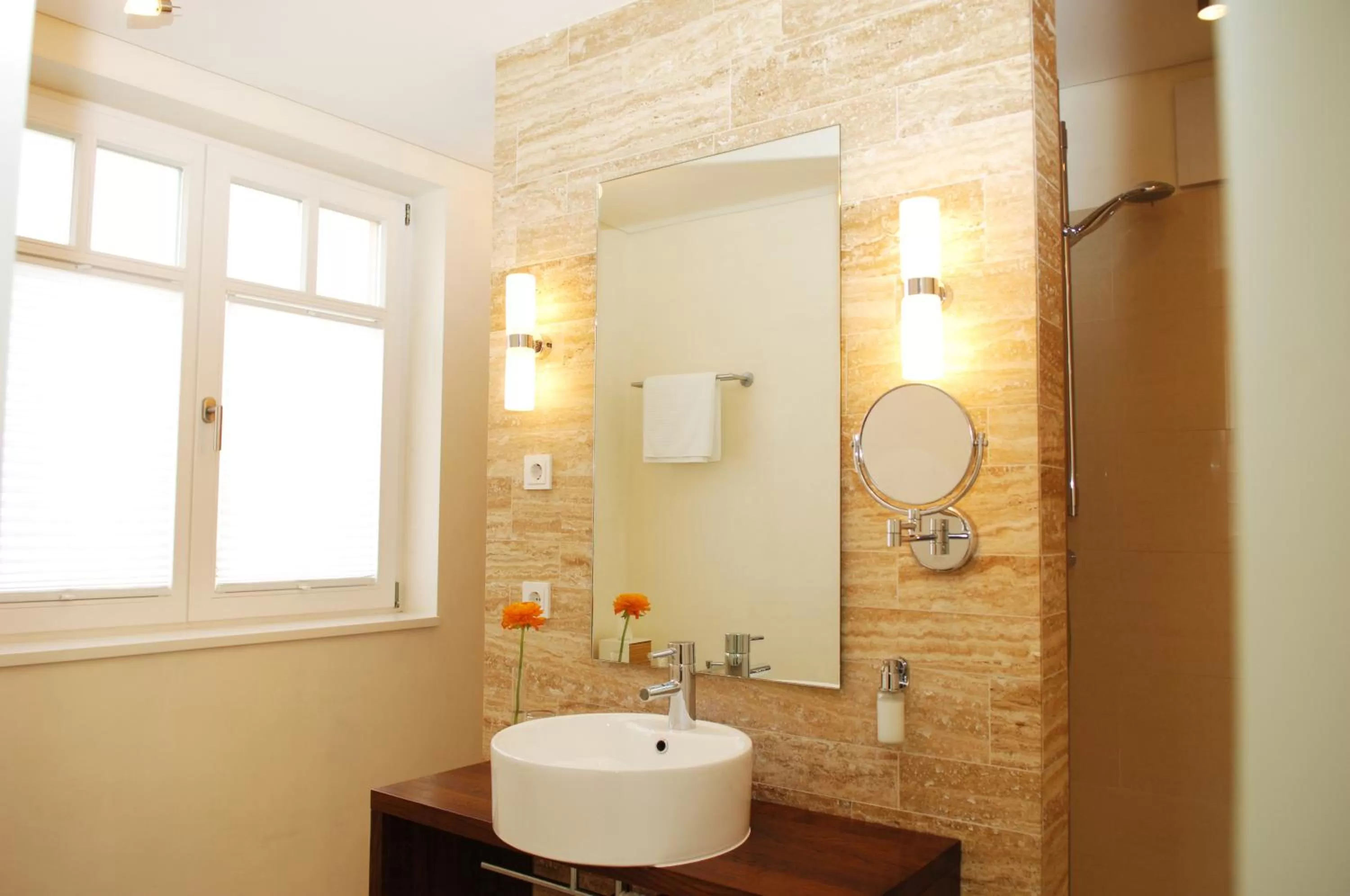 Photo of the whole room in Das Spritzenhaus