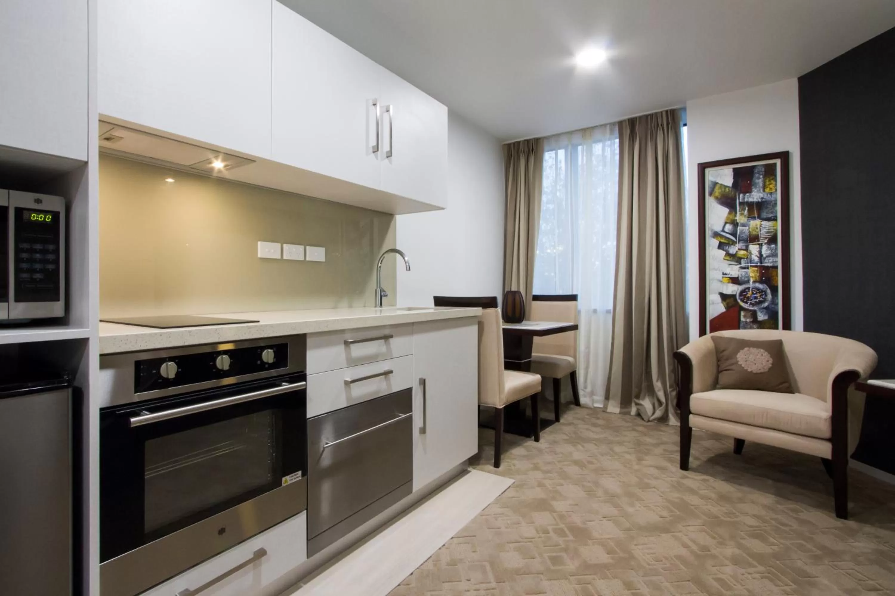 Kitchen or kitchenette in VR Queen Street Hotel & Suites