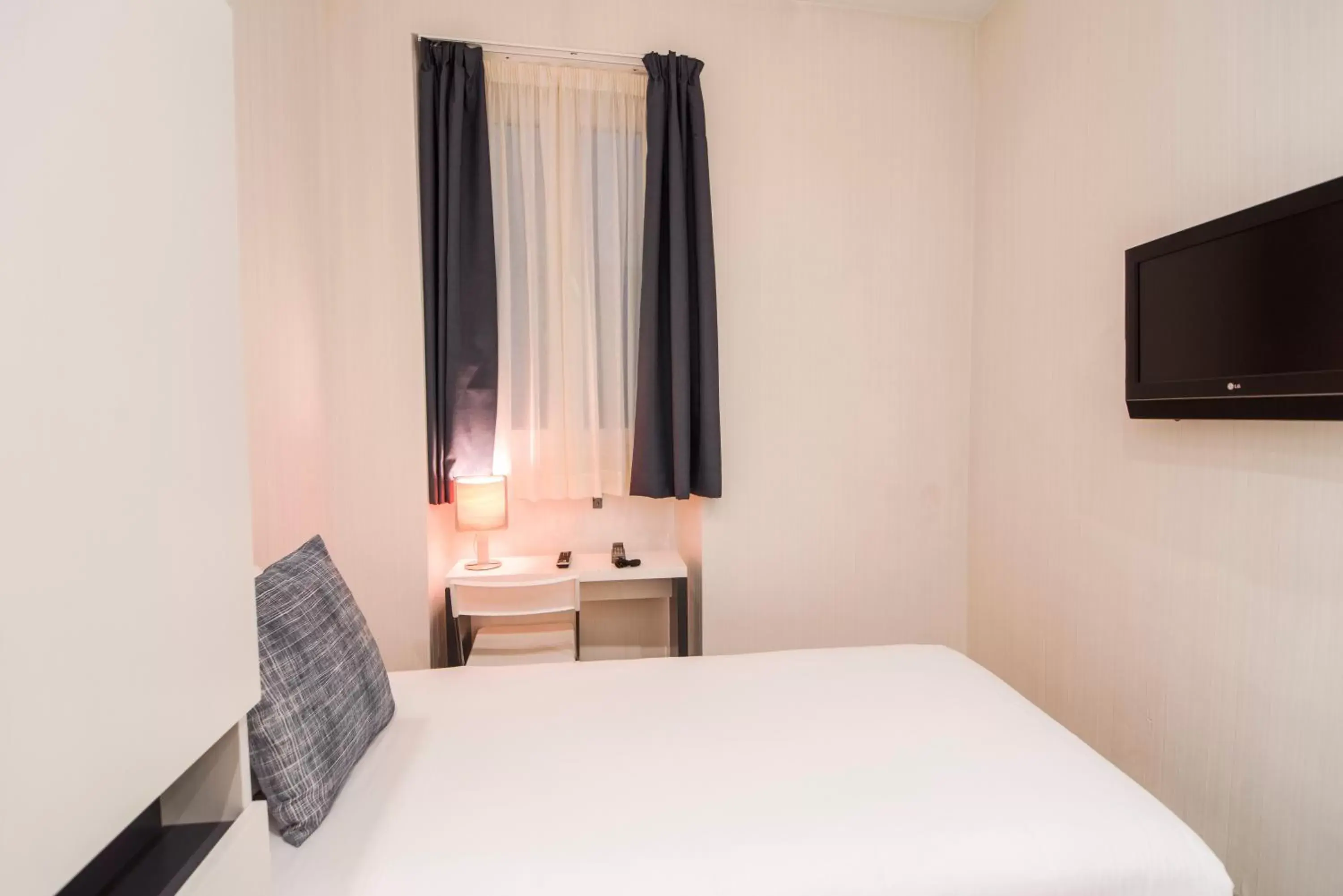 Single Room in Petit Palace Canalejas Sevilla Single Room in Petit Palace Canalejas Sevilla