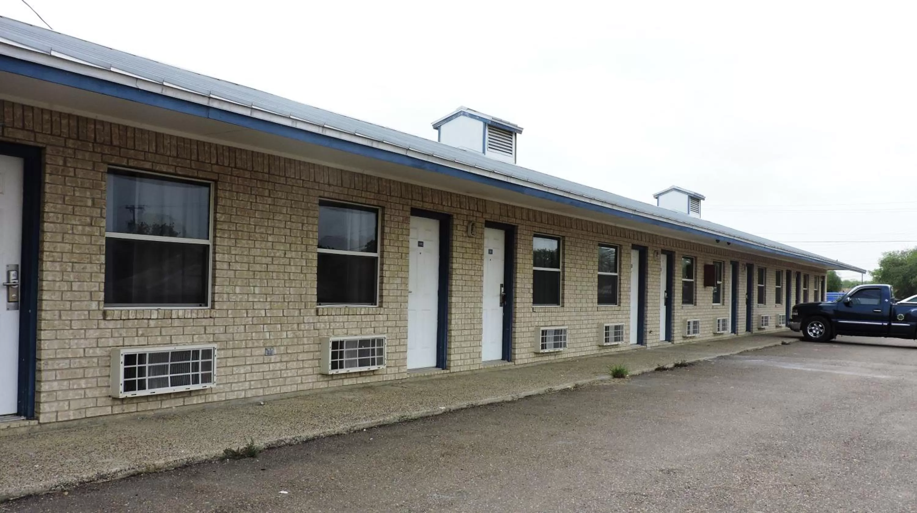 Riata Inn - Crystal City