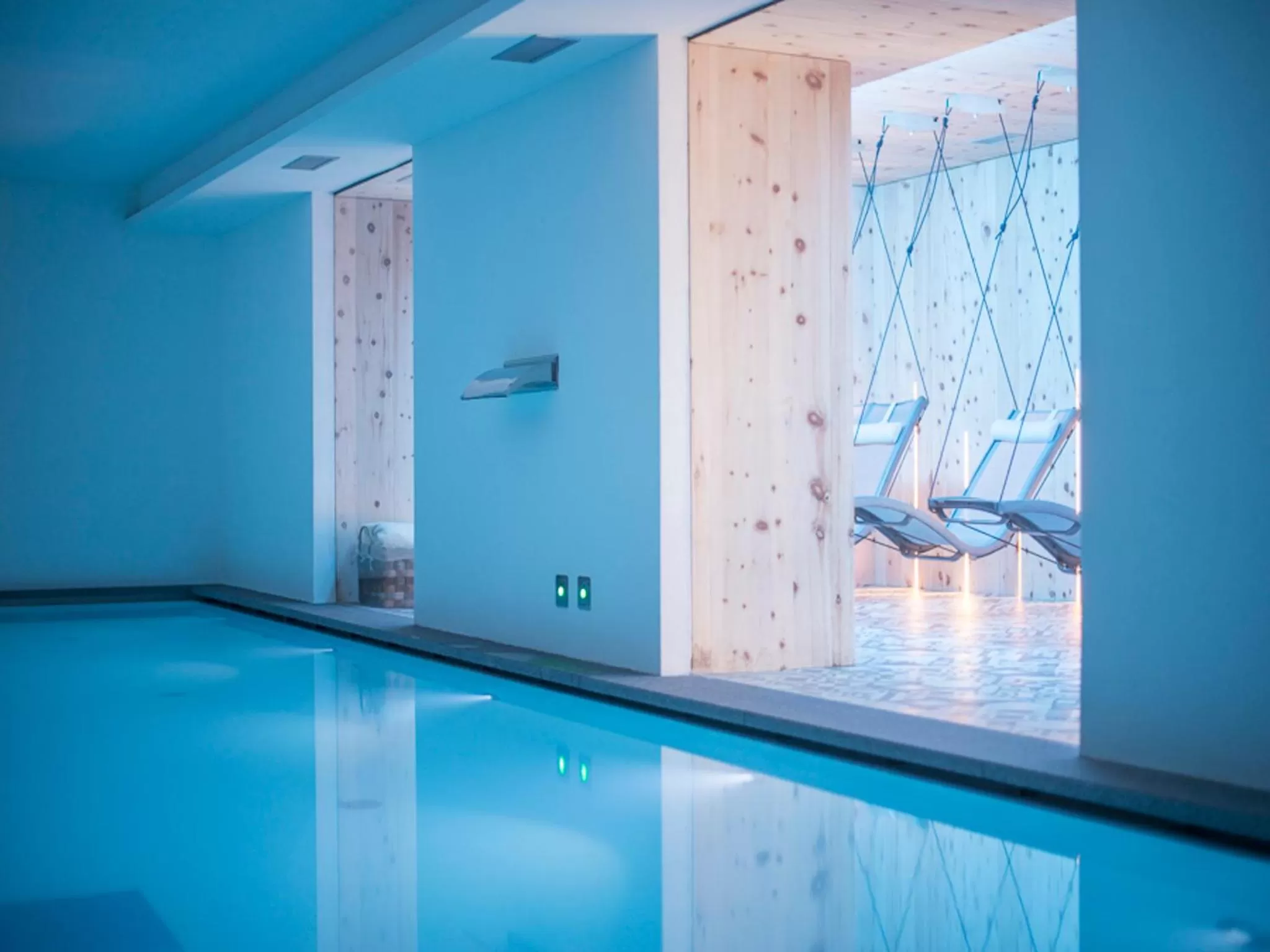 Swimming pool in Residence Adamello Resort