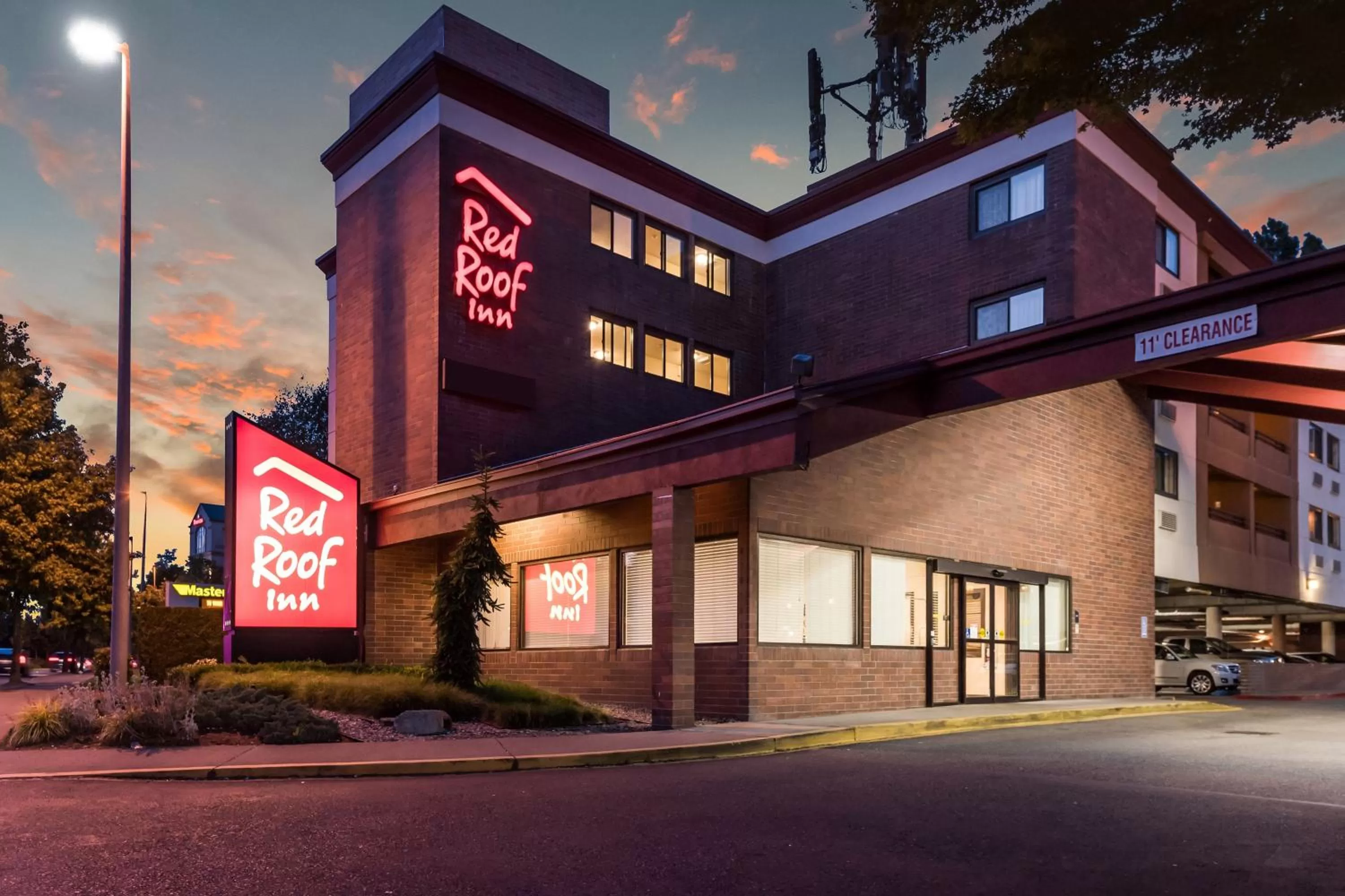 Property building in Red Roof Inn Seattle Airport - SEATAC