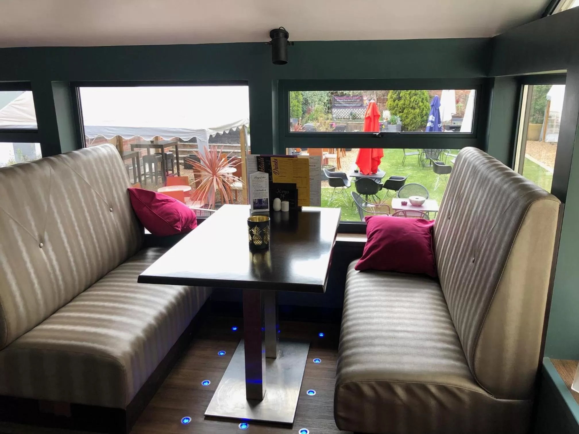 Restaurant/places to eat in Kings Hotel