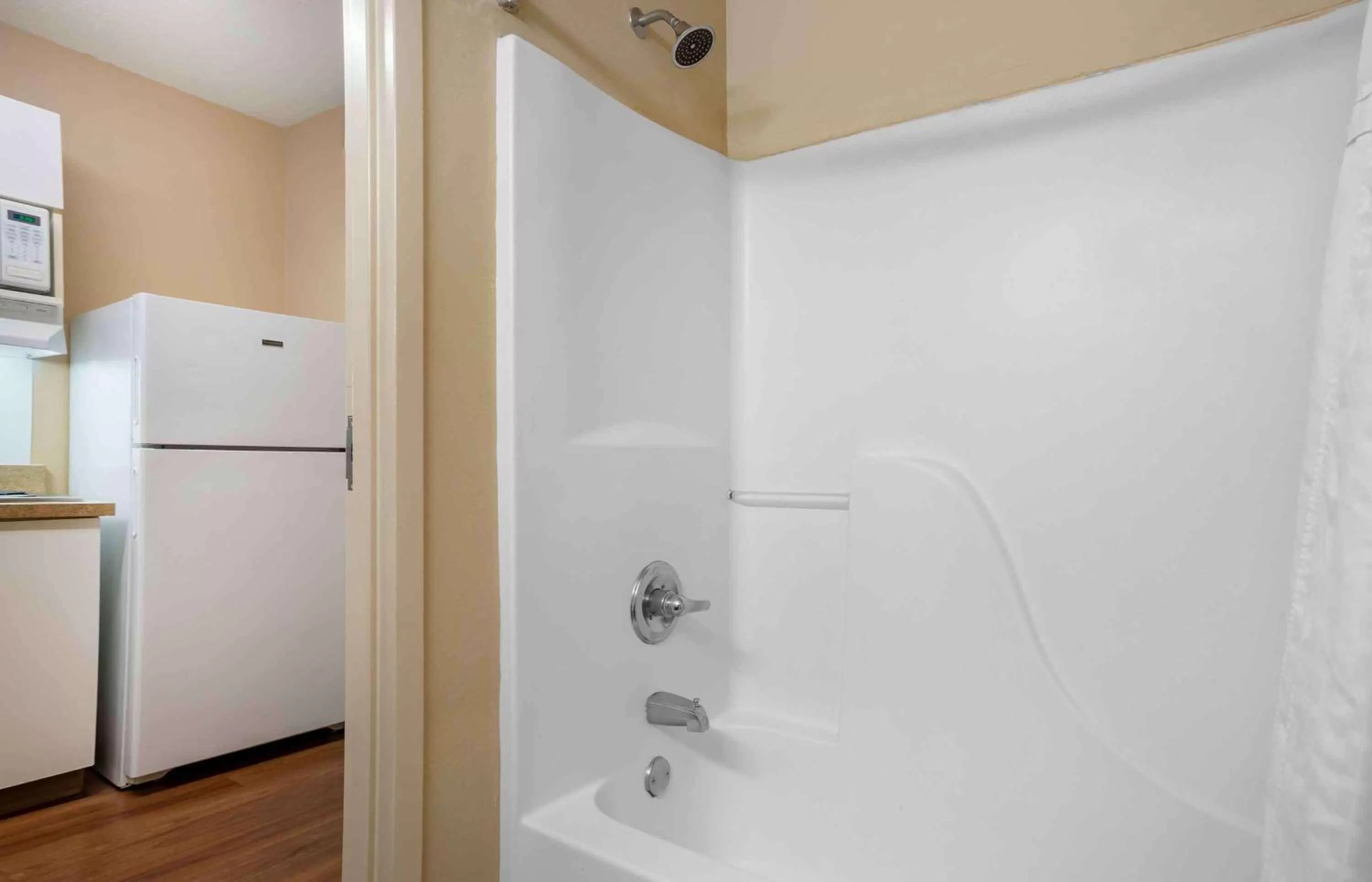 Bathroom in Extended Stay America Select Suites - Baton Rouge - Citiplace