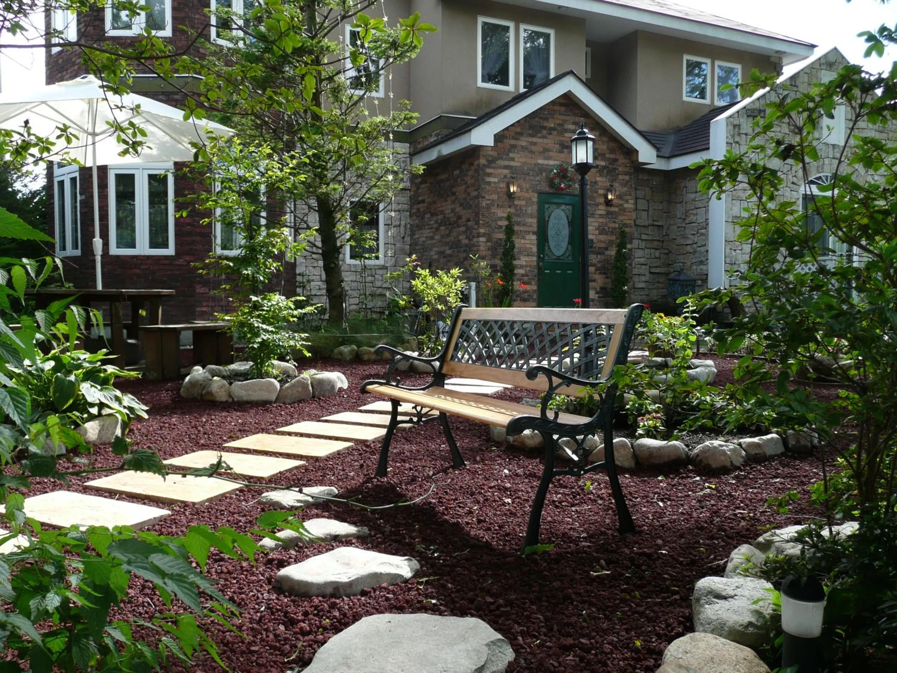 Facade/entrance in Scotch Court