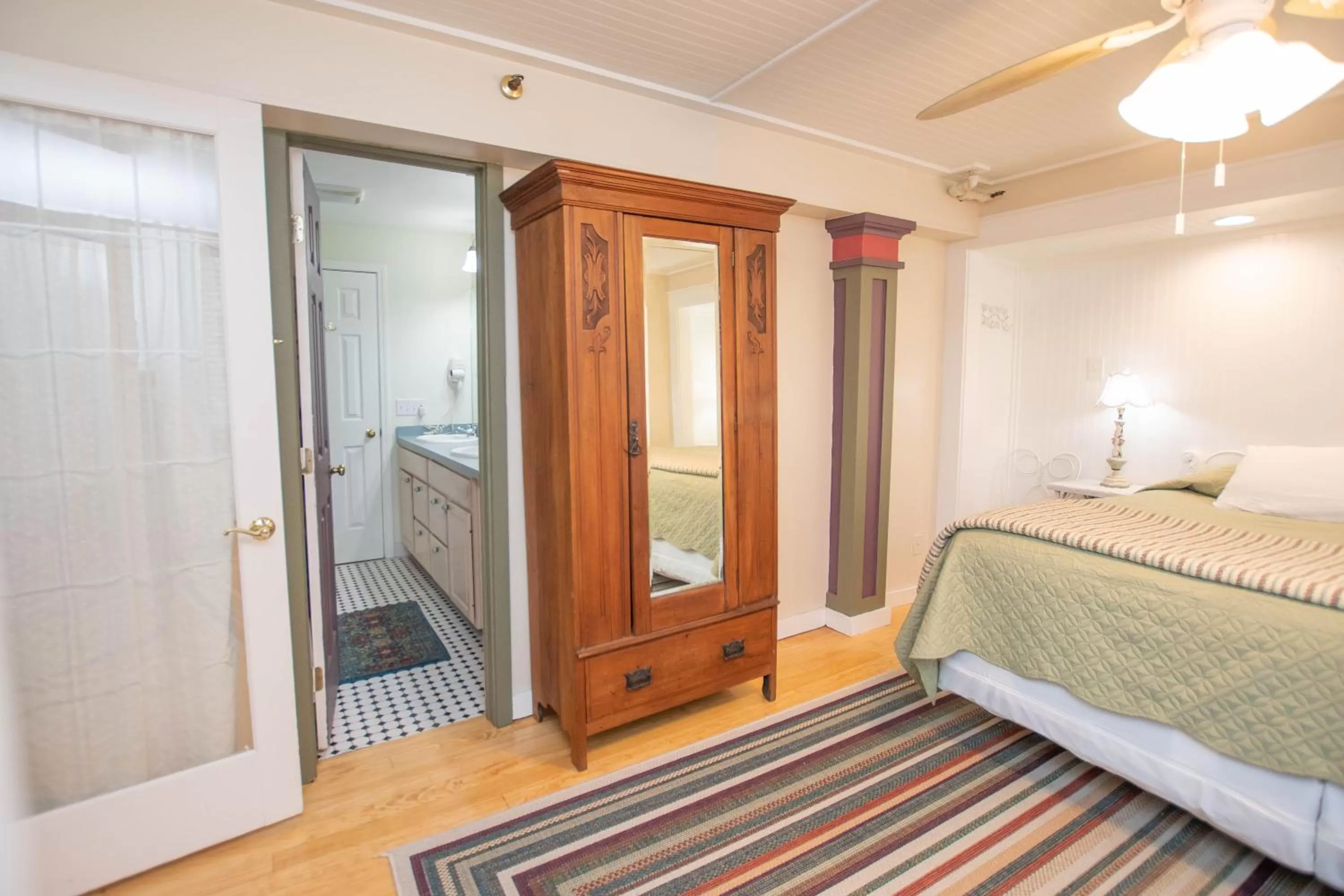 Bed in Terrace Inn and 1911 Restaurant