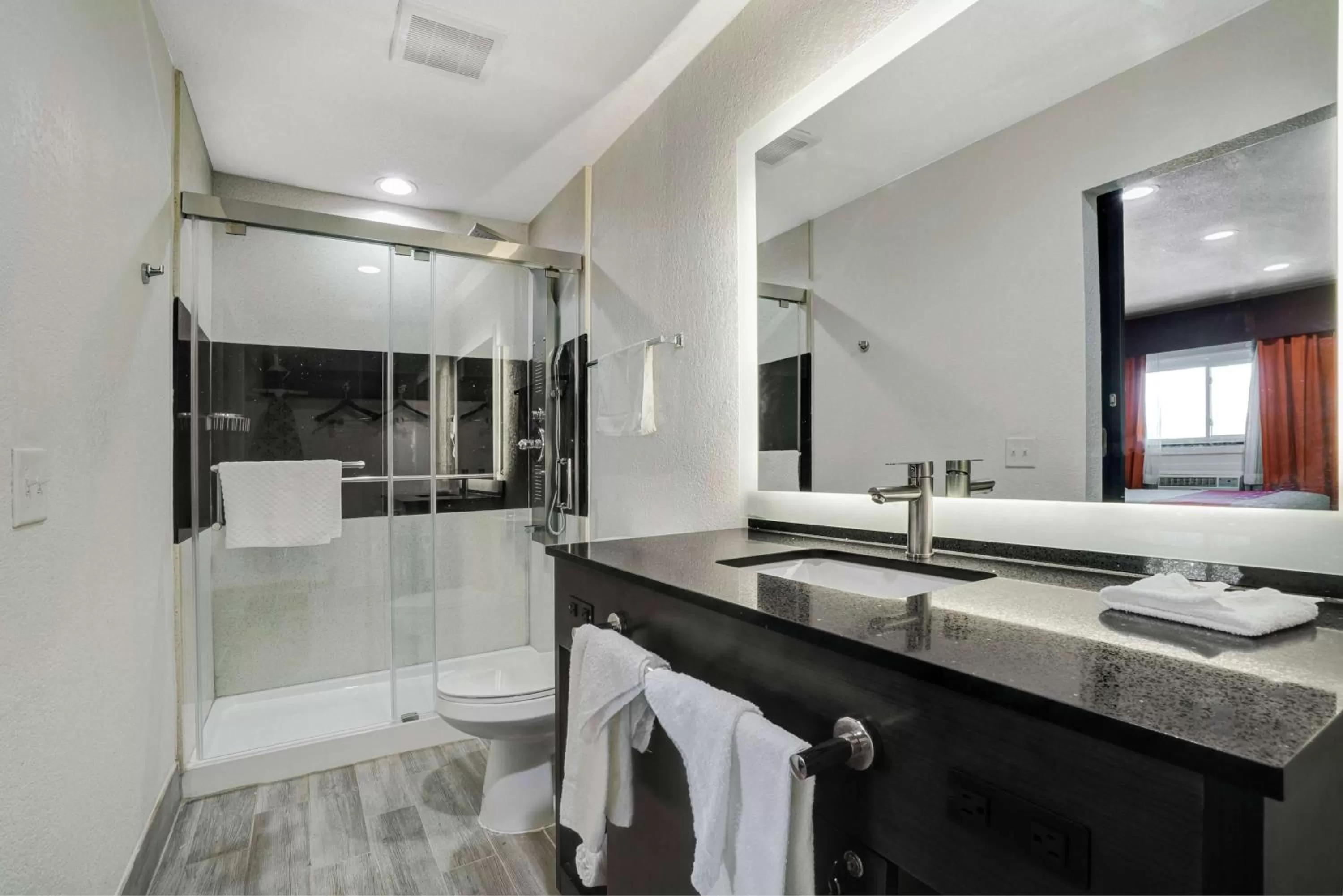 Photo of the whole room in Motel 6 Bellville, OH