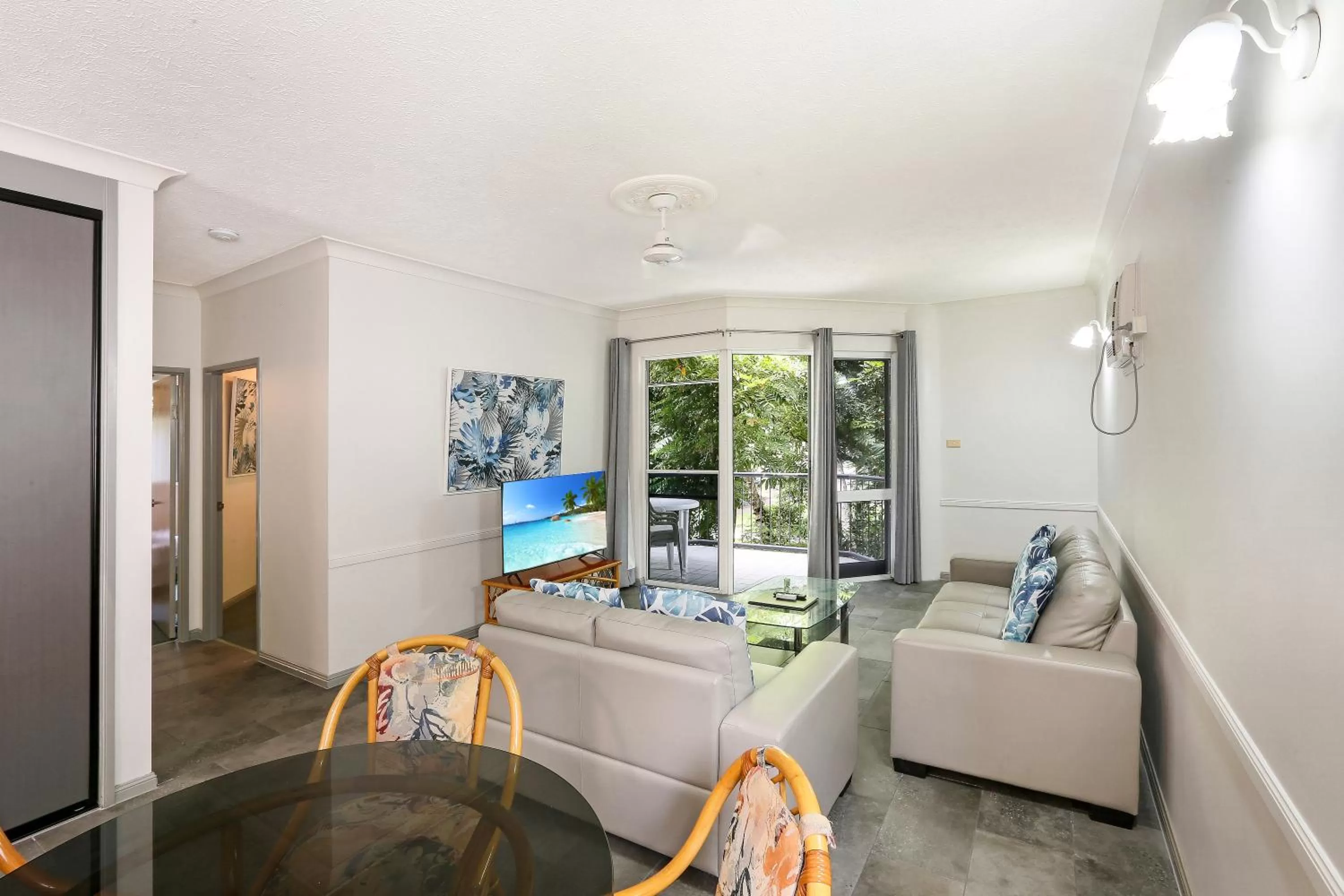 Two-Bedroom Apartment in Citysider Cairns Holiday Apartments