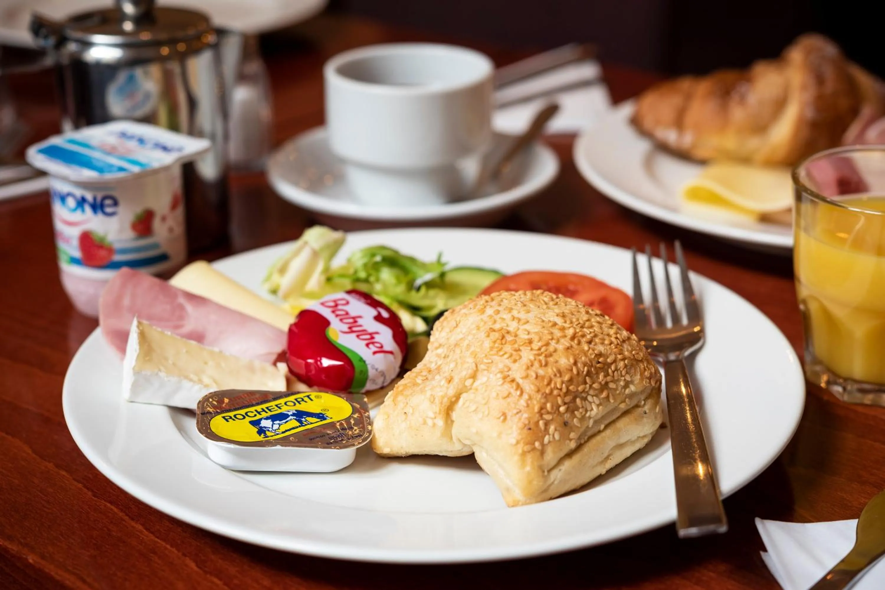 Buffet breakfast in Beverly Hills Hotel