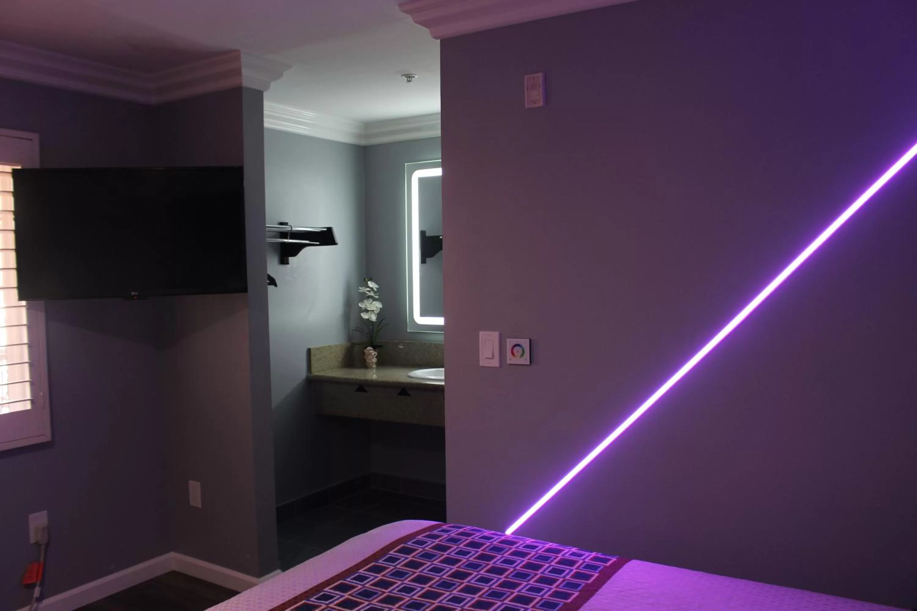 TV/Entertainment Center in ERTH INN by AGA Maywood