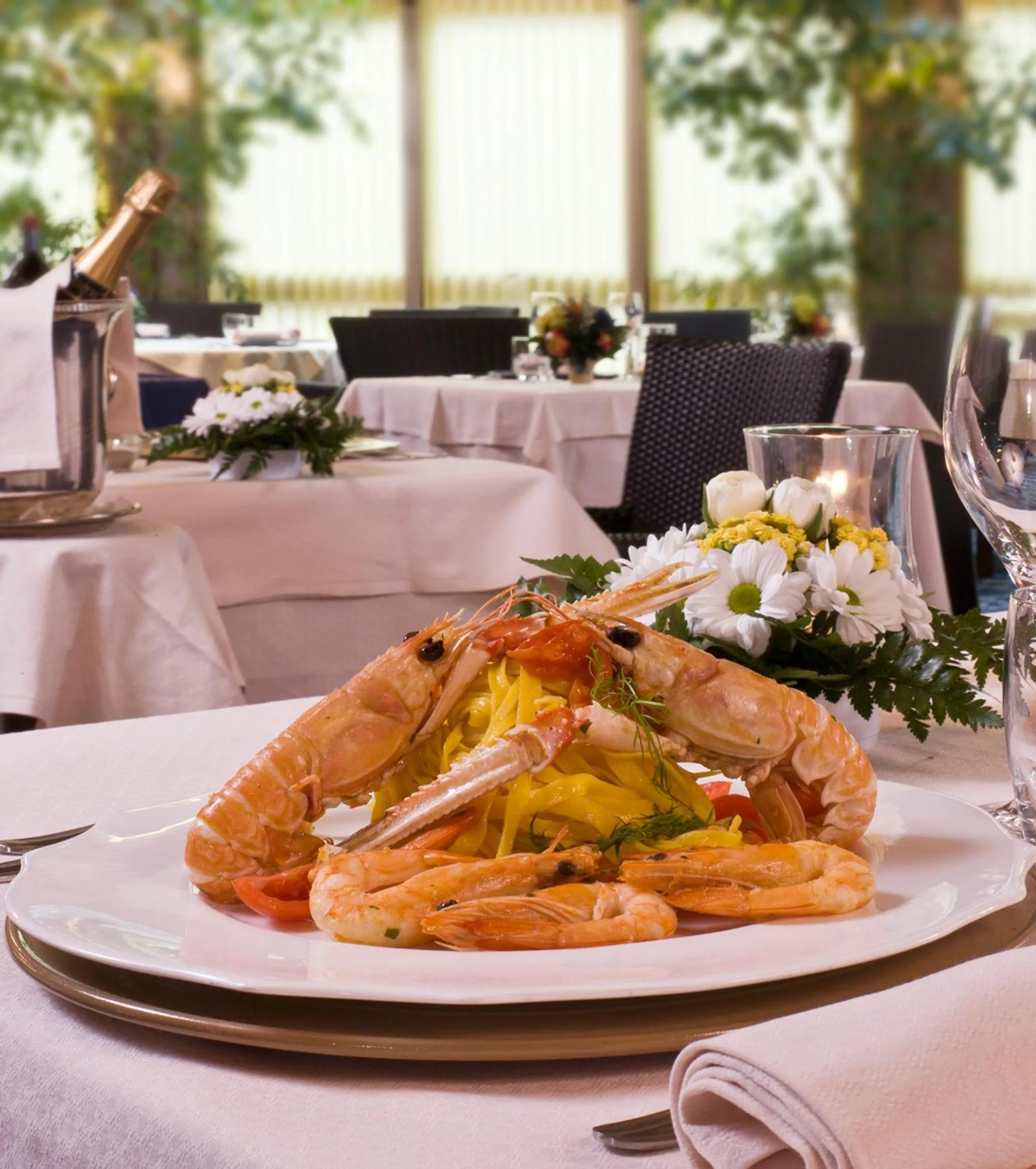 Restaurant/places to eat in Hotel Savoy