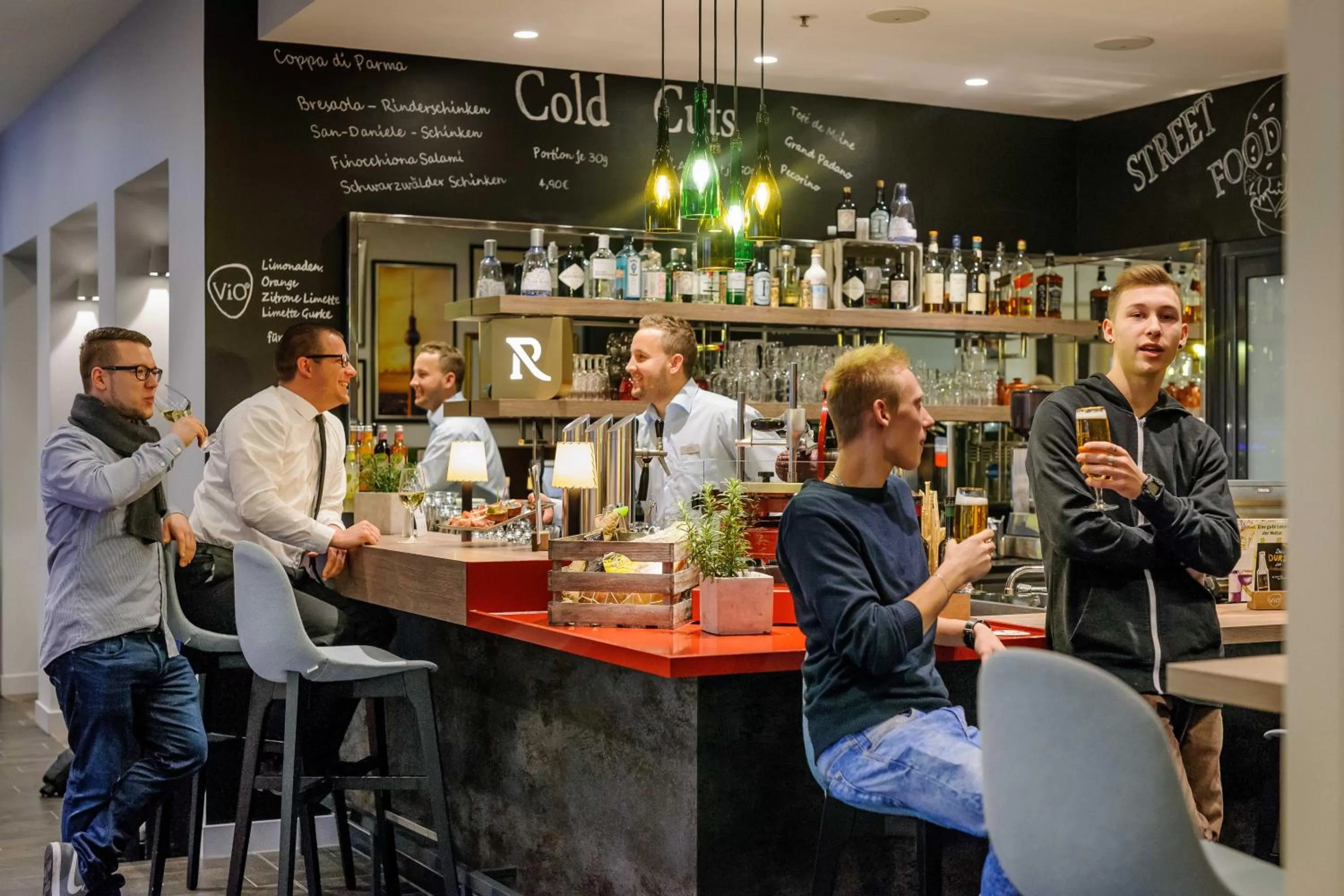 Lounge or bar in Mercure Hotel & Residenz Berlin Checkpoint Charlie