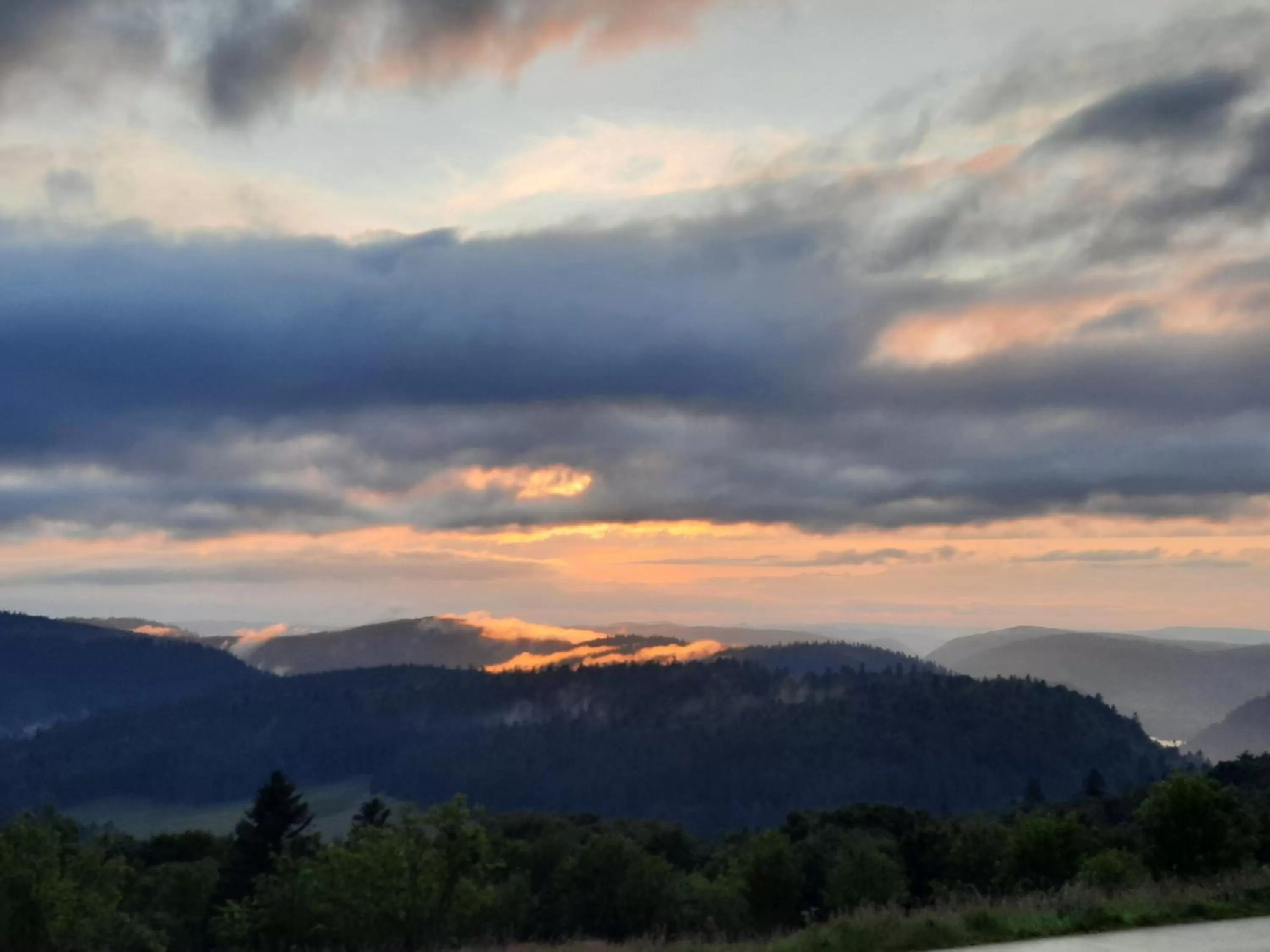 Sunset in Au Cœur des Lacs - Chambres d'hôtes