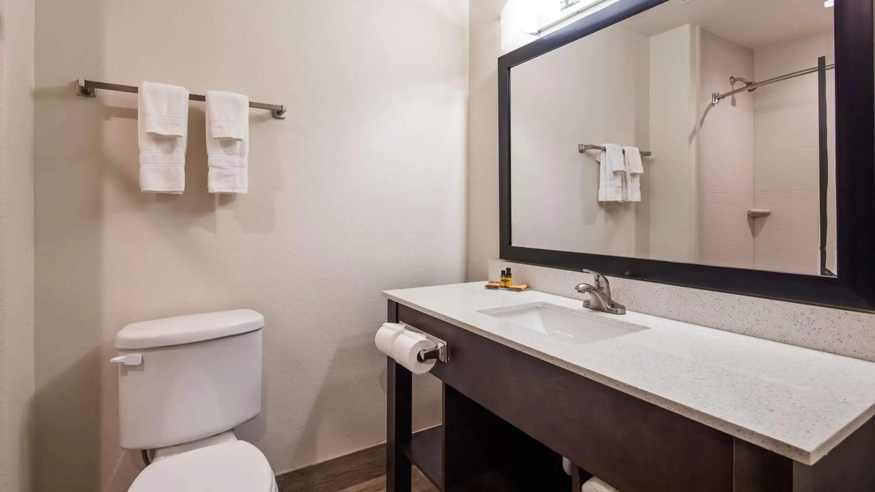 Queen Suite with Two Queen Beds and Sofa Bed in Best Western Plus Ardmore Inn & Suites Queen Suite with Two Queen Beds and Sofa Bed in Best Western Plus Ardmore Inn & Suites